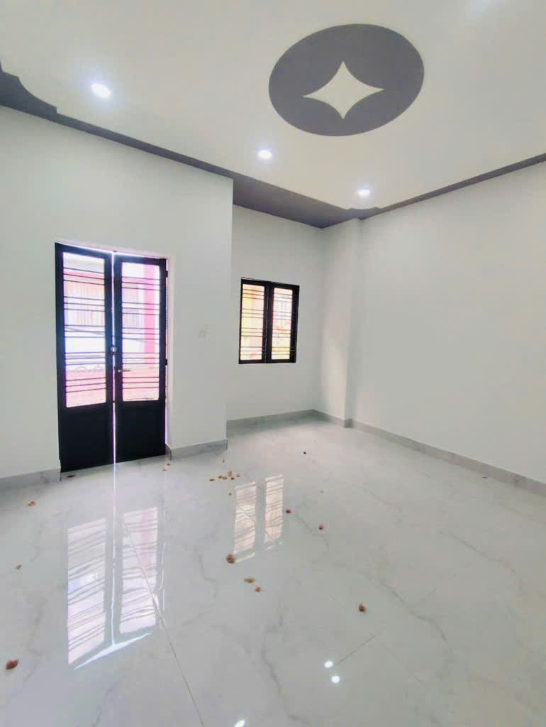 LÊ VĂN QUỚI – NHÀ 2 TẦNG ĐẸP – HẺM XE HƠI – GIÁ CHỈ 4.9 TỶ - Ảnh 1