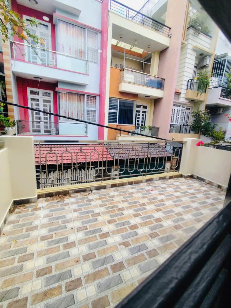 LÊ VĂN QUỚI – NHÀ 2 TẦNG ĐẸP – HẺM XE HƠI – GIÁ CHỈ 4.9 TỶ - Ảnh 2