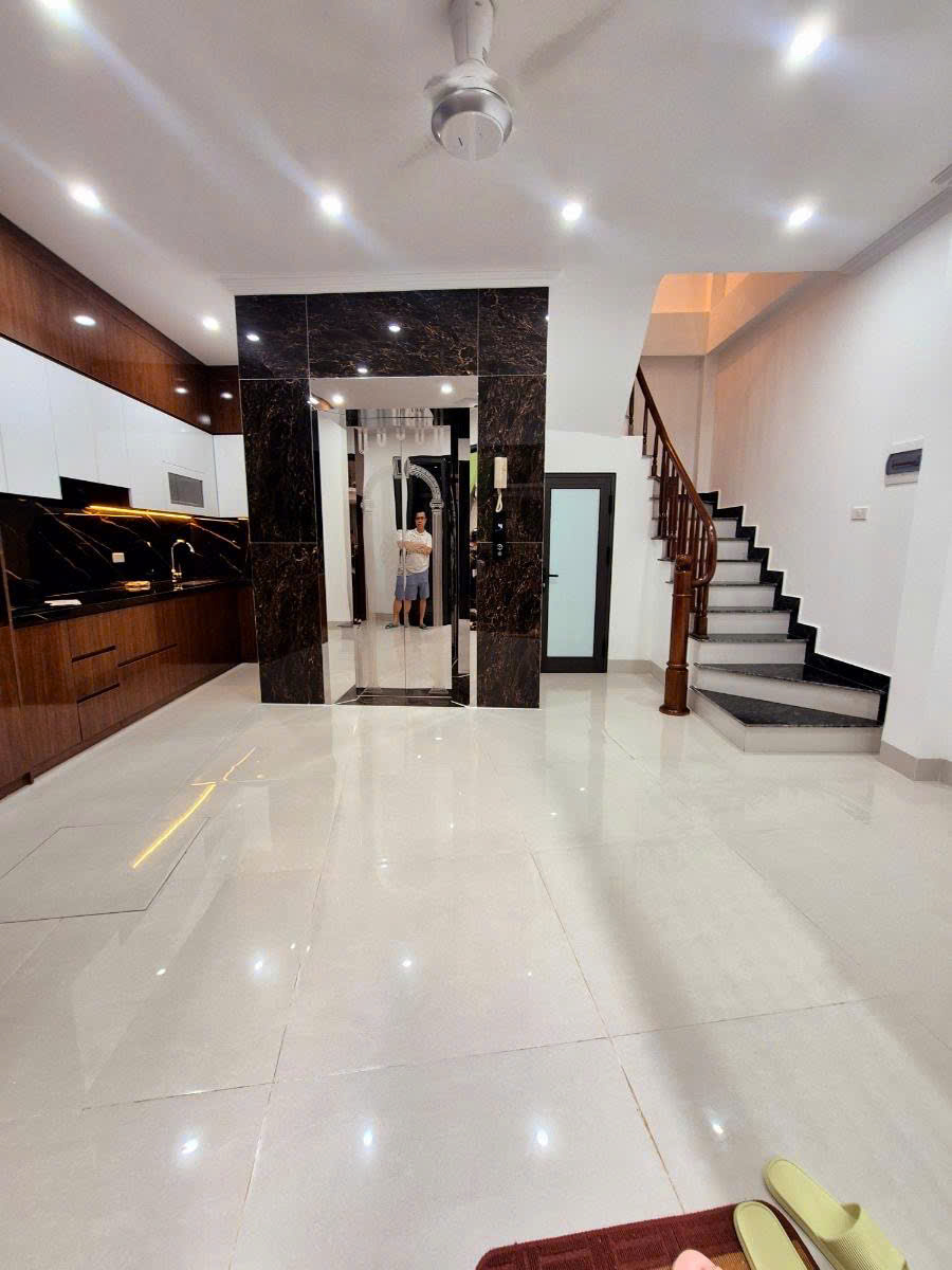 NHÀ MỚI ĐỒNG CỔ THỤY KHUÊ - THANG MÁY - DT 38m2 6 tầng mặt tiền 6.2m Giá 11.5 tỷ - Ảnh chính
