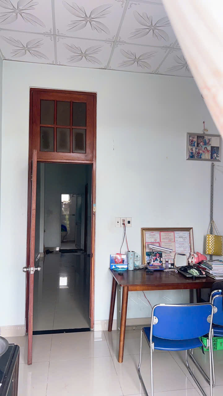 Bán nhà 1 Trệt 1 Lầu TT Dĩ An,có hoàn công,đường nhựa xe hơi quay đầu,gần Vincom - Ảnh 4