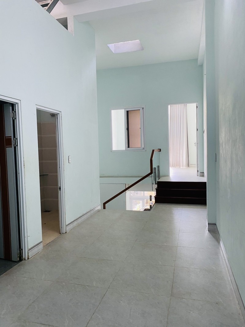 # Nhà Mặt Tiền Hải Châu 60m2, 2 mê cứng + sân thượng, 5.x tỷ - Ảnh 2