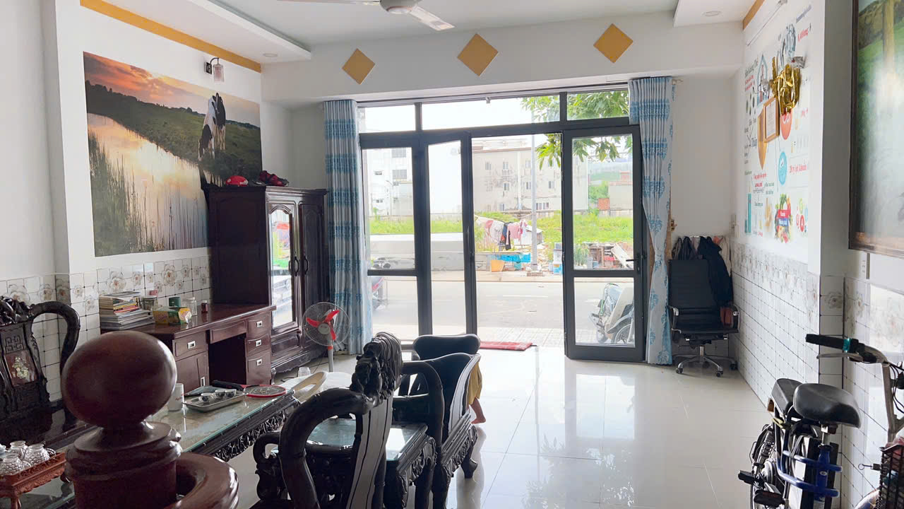 Bán nhà 1 Trệt 1 Lầu TT Dĩ An,có hoàn công,đường nhựa xe hơi quay đầu,gần Vincom - Ảnh 1