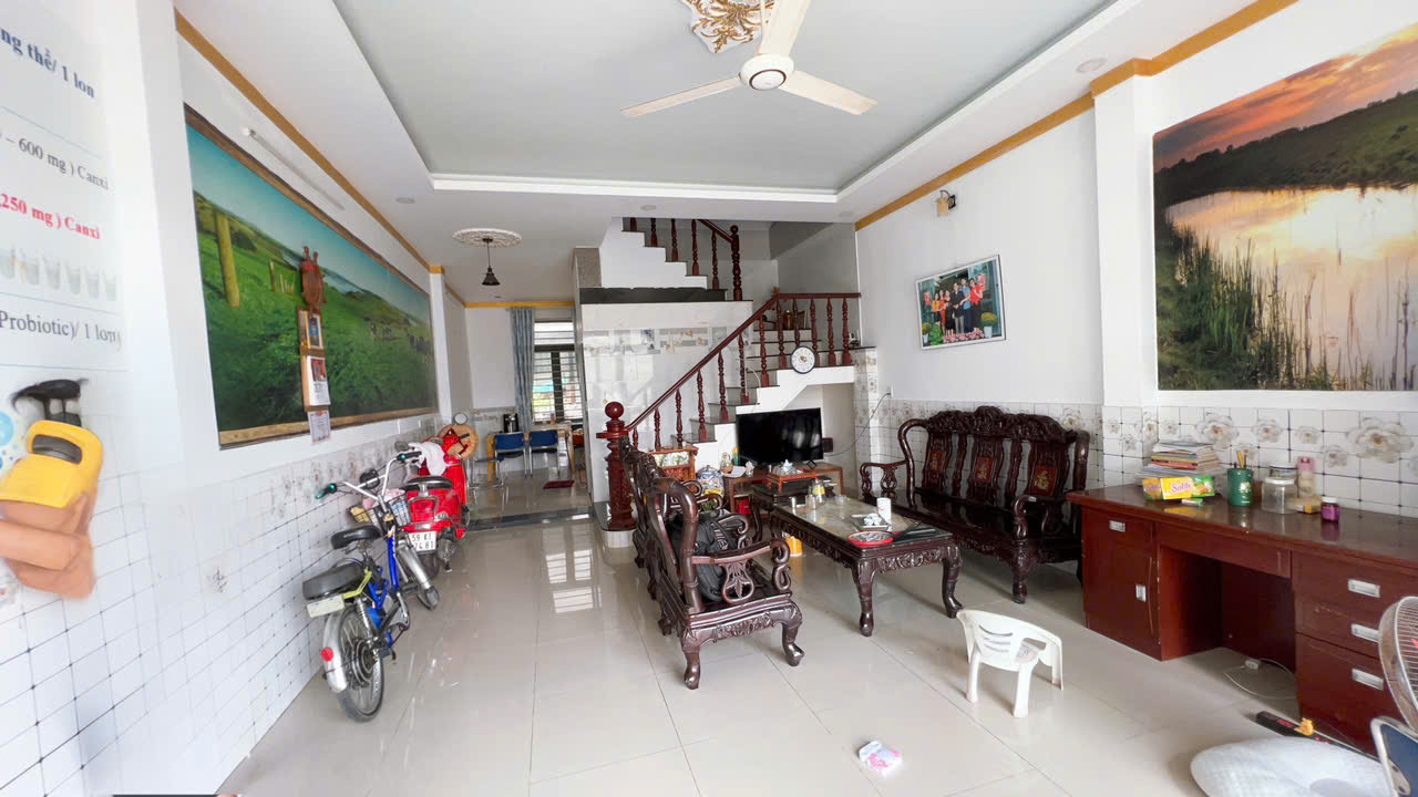 Bán nhà 1 Trệt 1 Lầu TT Dĩ An,có hoàn công,đường nhựa xe hơi quay đầu,gần Vincom - Ảnh chính