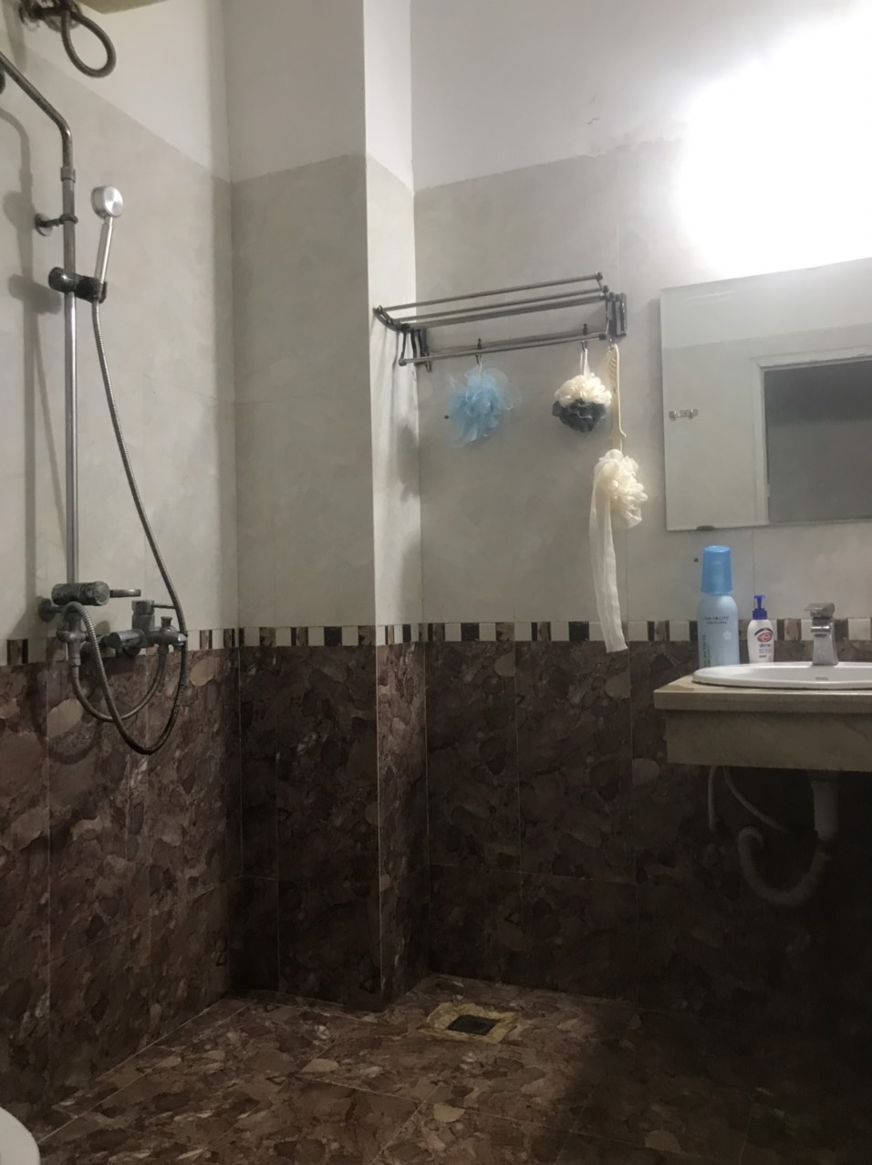 Cho thuê phòng ở đẹp an ninh tốt rộng 25 m2 bếp nấu ăn riêng tại nhà mặt phố Bùi Xương Trạch - Ảnh 2