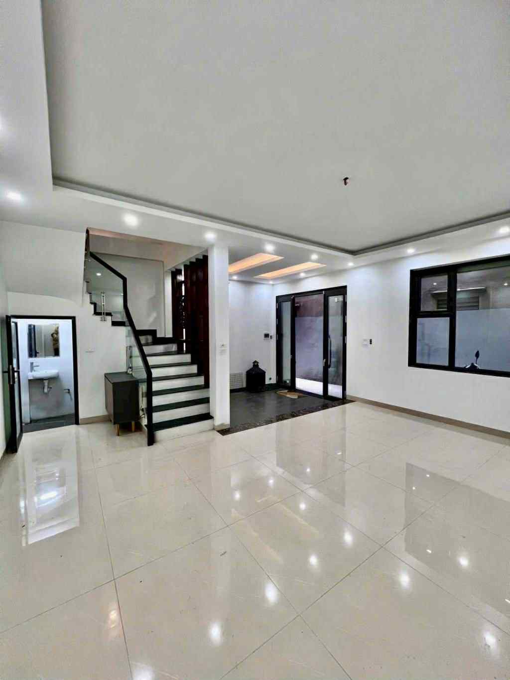 BÁN NHÀ MỚI XÂY , ĐƯỜNG TO RỘNG- CHÍNH CHỦ CẦN BÁN GẤP CHO CON ĐI MỸ - Ảnh 3