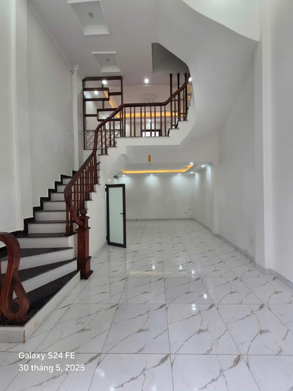 chỉ nhỉnh 5 tỷ (CTL) có nhà gần thị trấn văn điển, thanh trì,40m*5 tầng, full công năng. - Ảnh 1