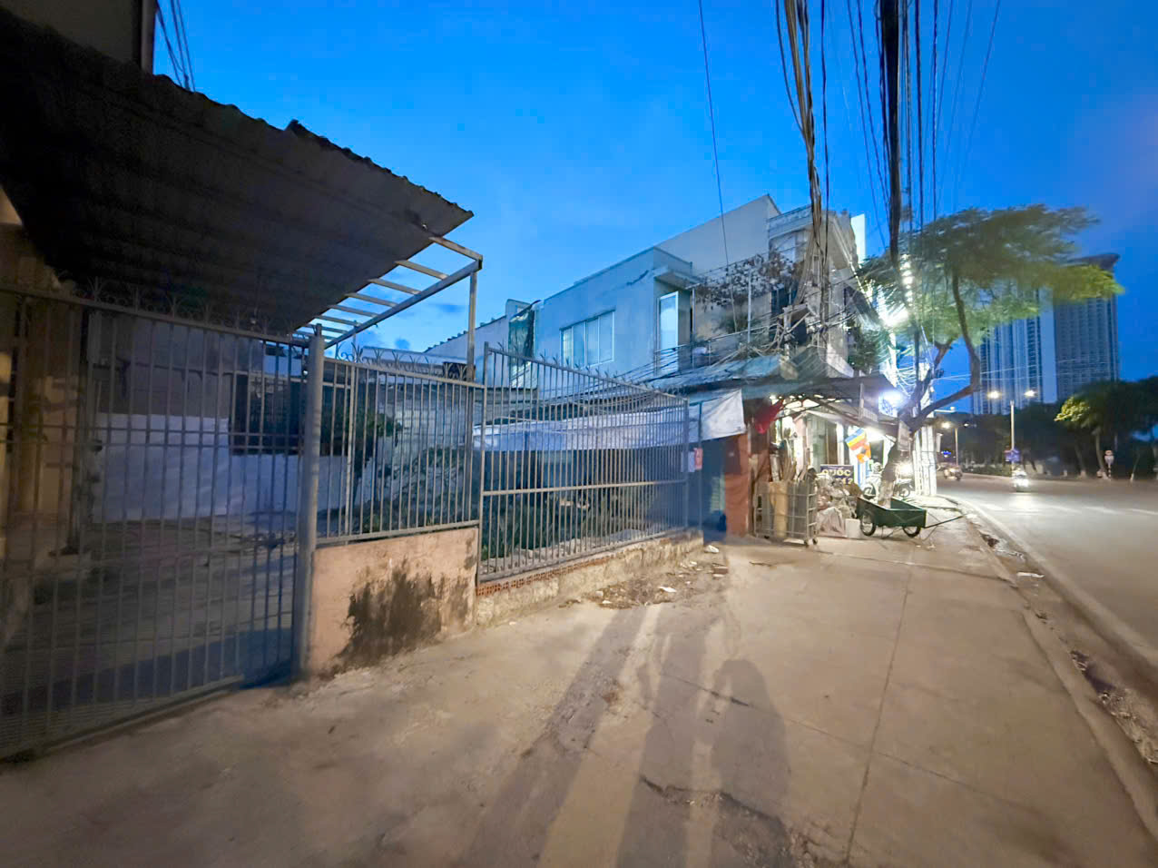 Bán nhà 2 Mặt Tiền đường Phạm Văn Đồng diện tích : 166,8m2 ngang 18,8m Giá bán nhanh 120tr/m2 ( 20 - Ảnh chính