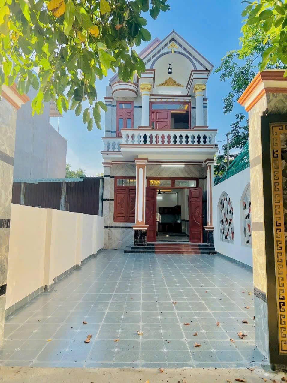 Chủ ngộp tiền, bán gấp nhà sân xe hơi diện tích 122m2 tại Thái Hoà - Bình Dương - Ảnh chính