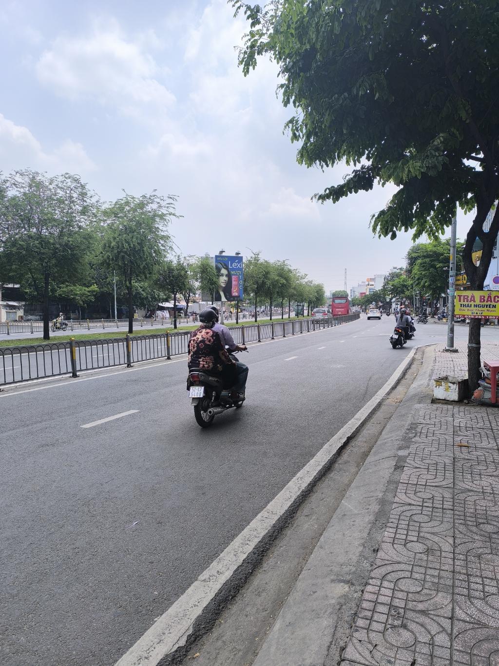 MẶT TIỀN KINH DOANH KHỦNG – VỪA Ở, VỪA CHO THUÊ – DÒNG TIỀN ỔN ĐỊNH 650 TRIỆU/NĂM – SỔ NỞ HẬU, HOÀN - Ảnh chính