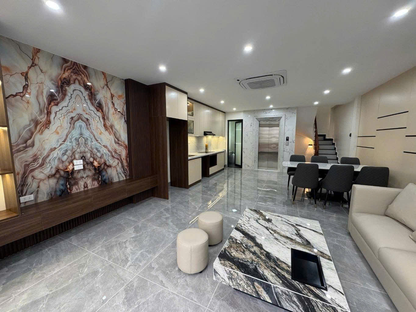 BÁN GẤP NHÀ HỒNG TIẾN 6 TẦNG X 75M, VỊ TRÍ KIM CƯƠNG, GARA THANG MÁY, HƠN 13 TỶ - Ảnh 1