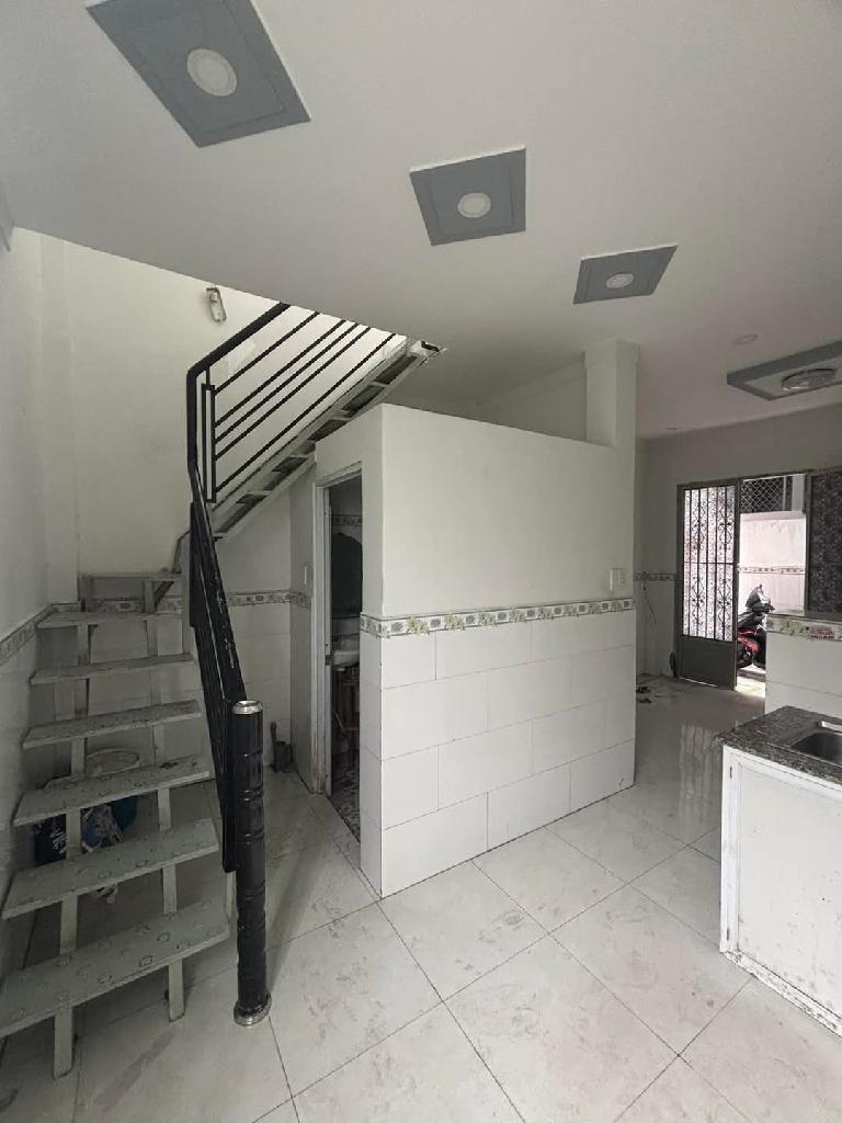 Bán nhà Nguyễn Thị Tú, gần ngã tư Gò Mây, Bình Tân, 24m2 - 4x6 - 2 tầng, chỉ 2 tỷ. - Ảnh 2