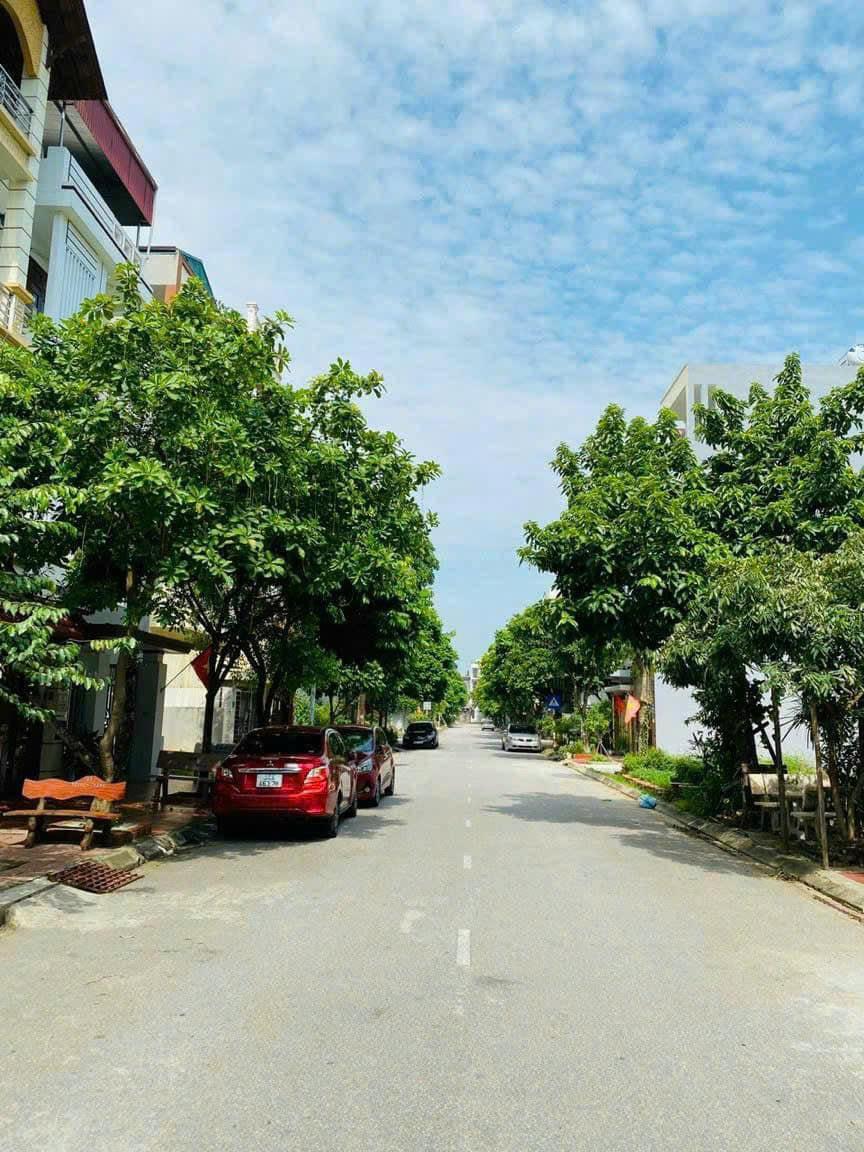 BÁN ĐẤT- PHÚC ĐỒNG dtich 90m,mtien 6.5m,ôtô vào đất,lô góc,nở hậu,ngõ thông,nhỉnh 15 tỷ - Ảnh 1
