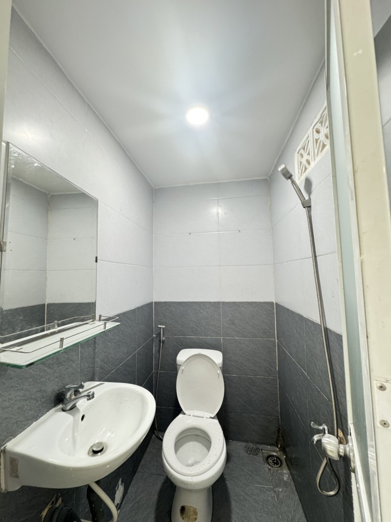 Bán nhà 1 Trệt 1 Lầu Thủ Đức,Sổ Hồng Riêng đường xe hơi,chỉ 1,8 tỷ.DUY NHẤT 1 CĂN - Ảnh 4