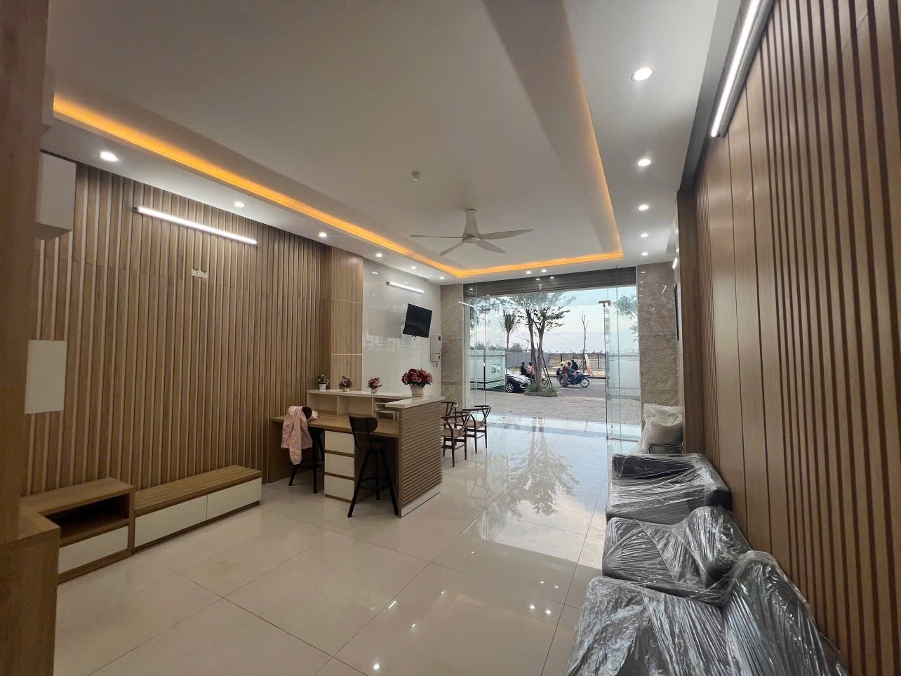 Tòa căn hộ 5 tầng Trường Sa gần biển Tân Trà, doanh thu cao, đầu tư sinh lời chỉ 13 tỷ - Ảnh 1
