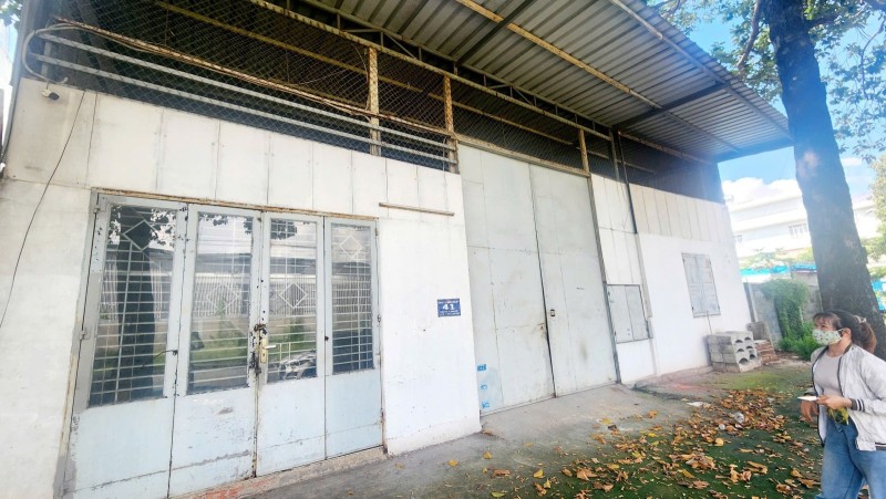 Bán nhà kho 360m2 SIÊU HIẾM,ngang khủng 15m,2 MẶT TIỀN đường 24m,gần Vincom - Ảnh 1