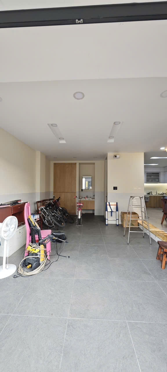 Bán nhà Hoàng Hoa Thám -HXH 7 chỗ- 92m2 - ngang 9m -4 tầng - 6PN -giá chỉ 13.x tỷ - Ảnh chính