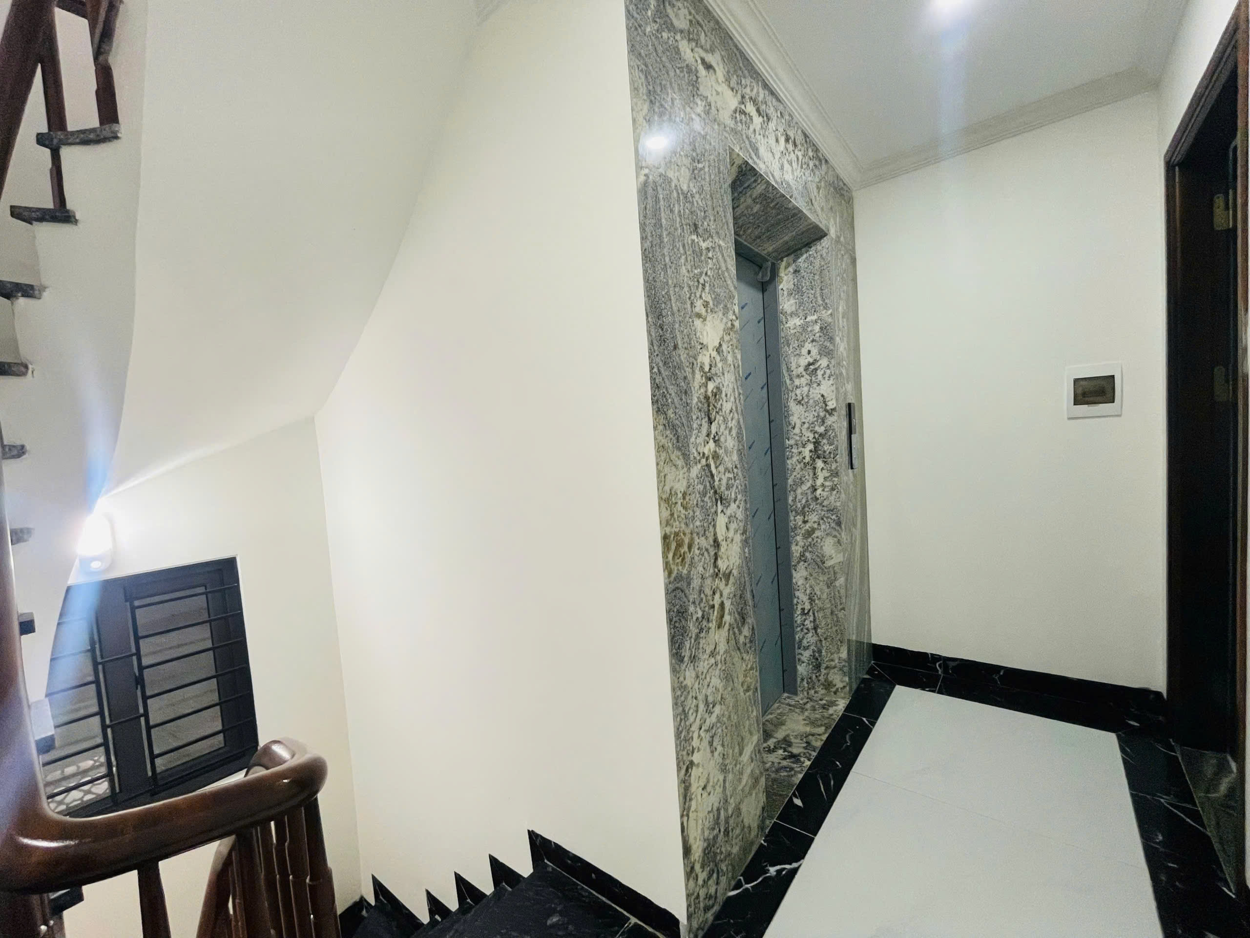 Bán nhà đường Võ Chí Công, Hoàng Quốc Việt, Cầu Giấy 38m2 xây 6 tầng thang máy giá 8.95 tỷ - Ảnh 2