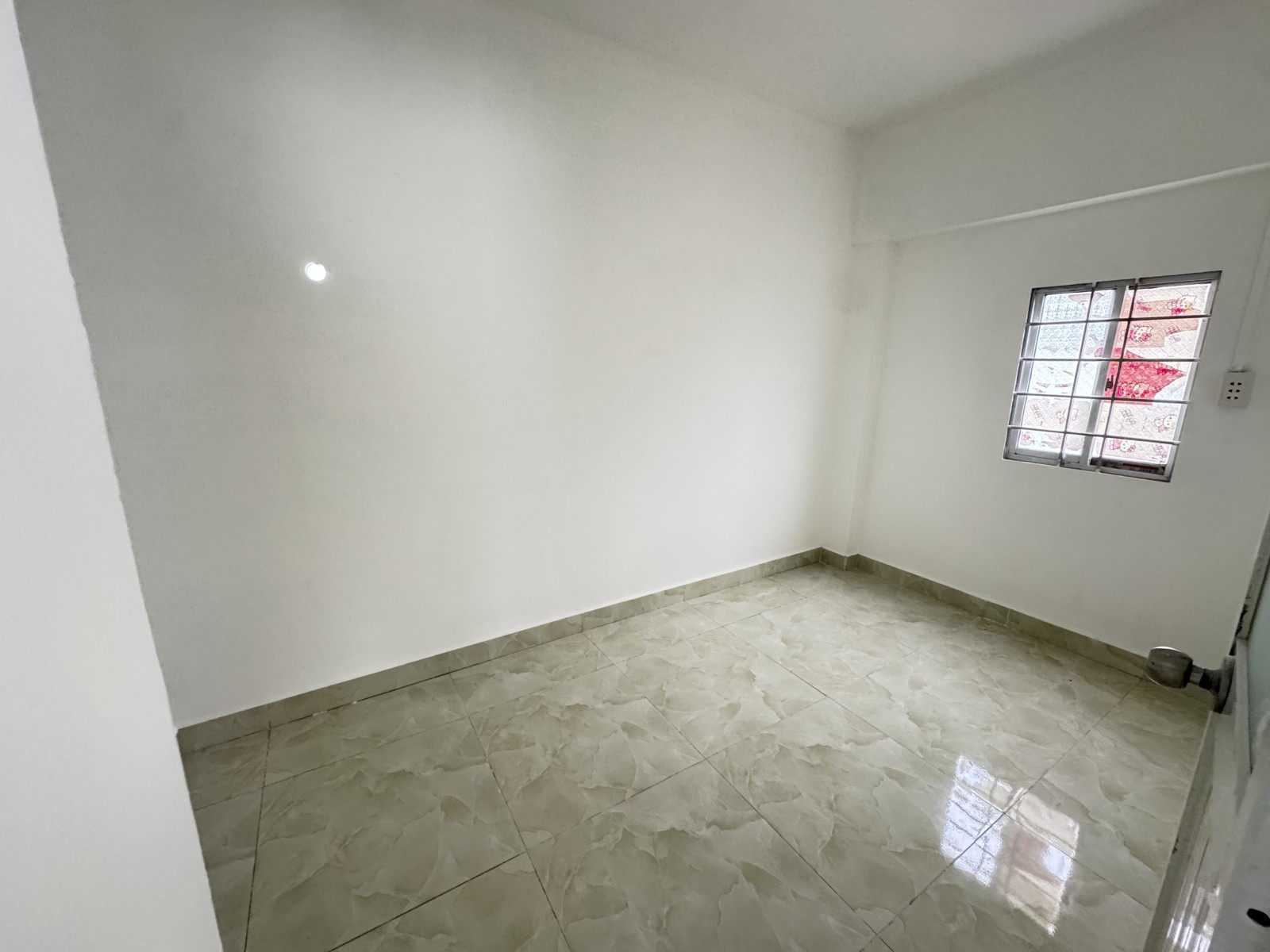 Nhà nhỏ Linh Xuân Thủ Đức giá 1.8 tỷ, hẻm xe hơi, sổ riêng - Ảnh 2