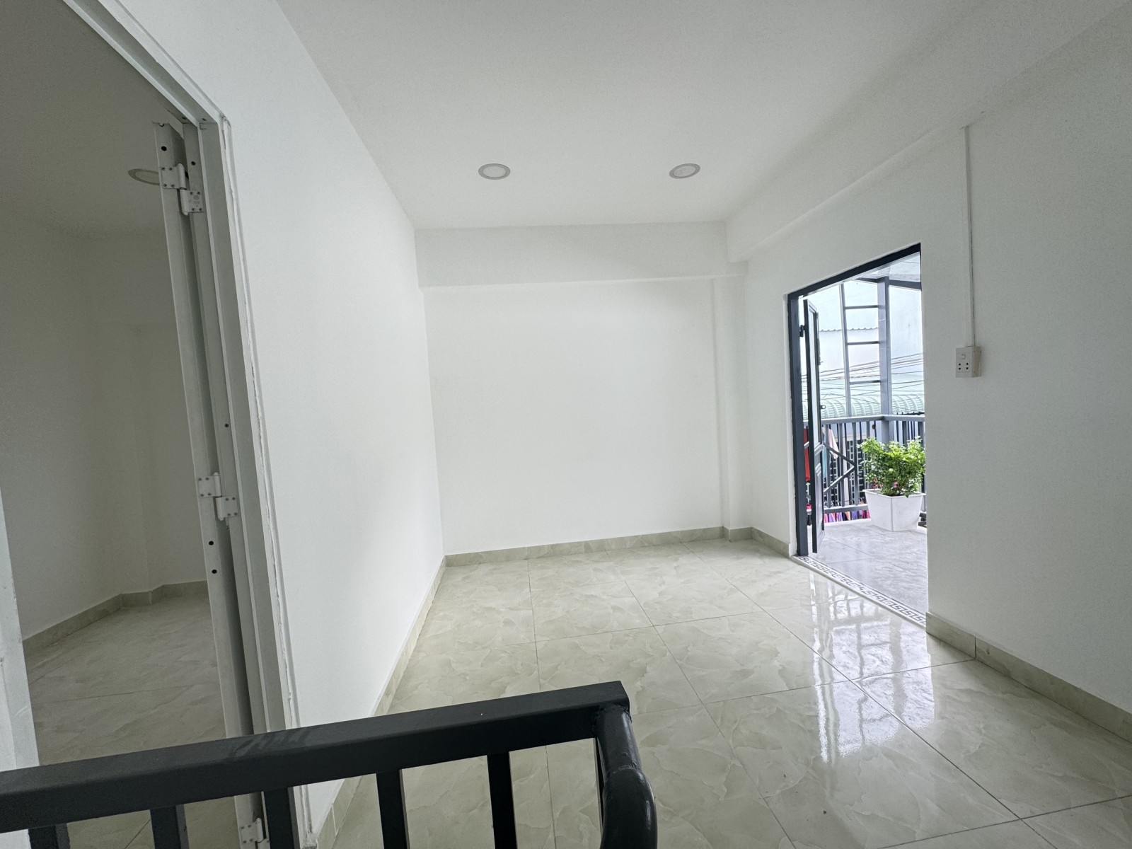 Nhà nhỏ Linh Xuân Thủ Đức giá 1.8 tỷ, hẻm xe hơi, sổ riêng - Ảnh 4
