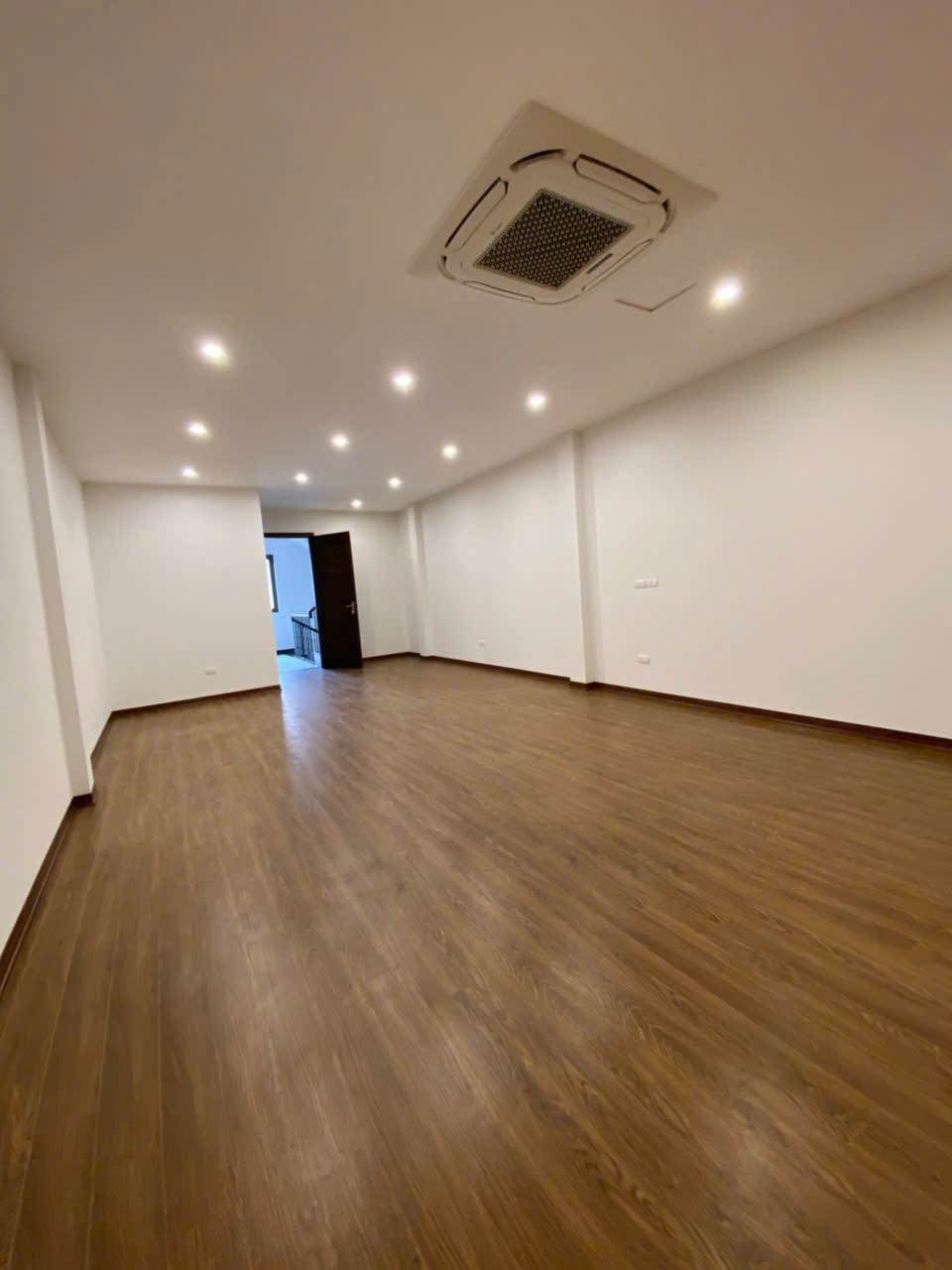🏡 GĐ EM THEO CHỒNG VÀO NAM, CẦN BÁN NHÀ NGỌC THỤY – 6 TẦNG – THANG MÁY – Ô TÔ TRÁNH – 13.5 TỶ (TL) - Ảnh 2