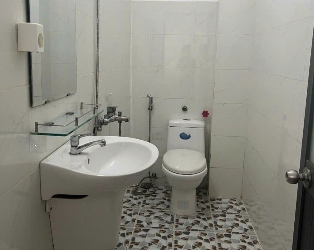 NHÀ ĐẸP - GIÁ TỐT -  Cần Bán Nhanh Căn Nhà Hẻm Thông 6m Vị Trí Tại Quận Bình Tân, TP HCM - Ảnh 3