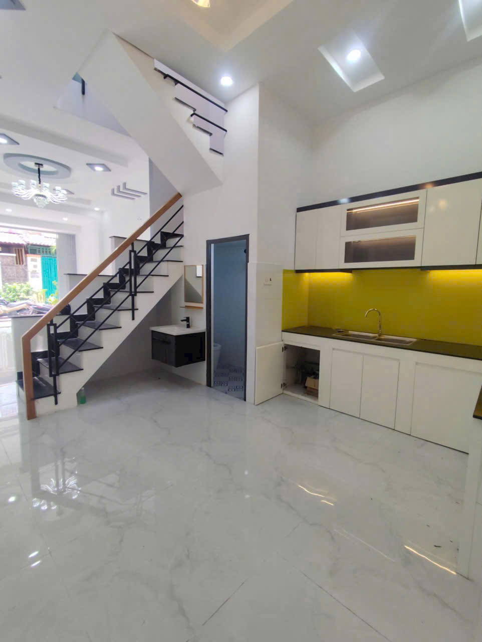 BÁN GẤP : Miếu Gò Xoài  GIÁ MỀM 5 tỷ Bình Tân Hồ Chí Minh -NHÀ 2 TẦNG - HXH - MỚI TINH - MUA VÀO Ở - Ảnh 2