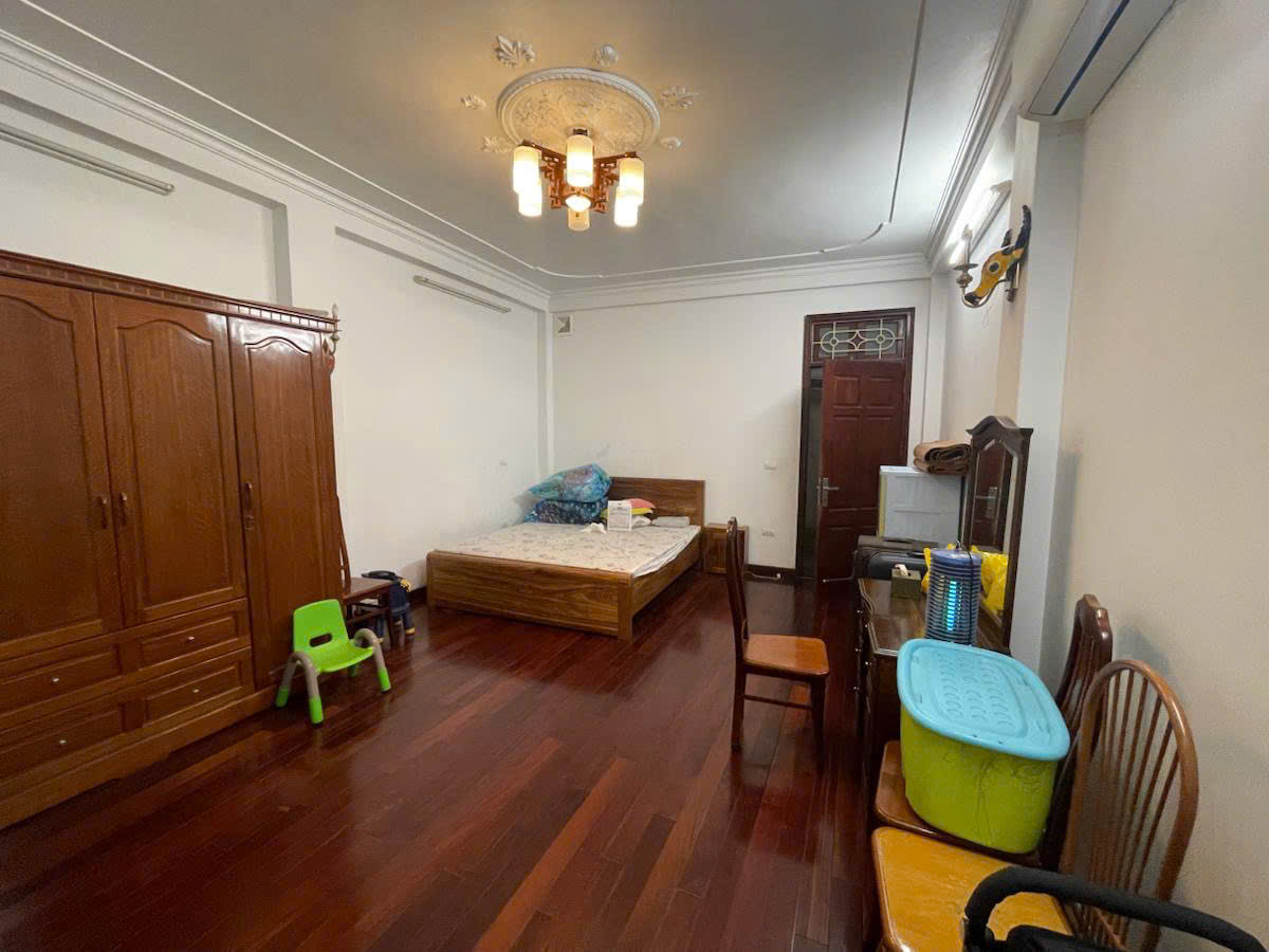 Nhà đẹp Phố Cầu Giấy Thang Máy Giá gần phố Diện tích 41m2 6 tầng MT 4.4m Giá 15.9 tỷ - Ảnh 1