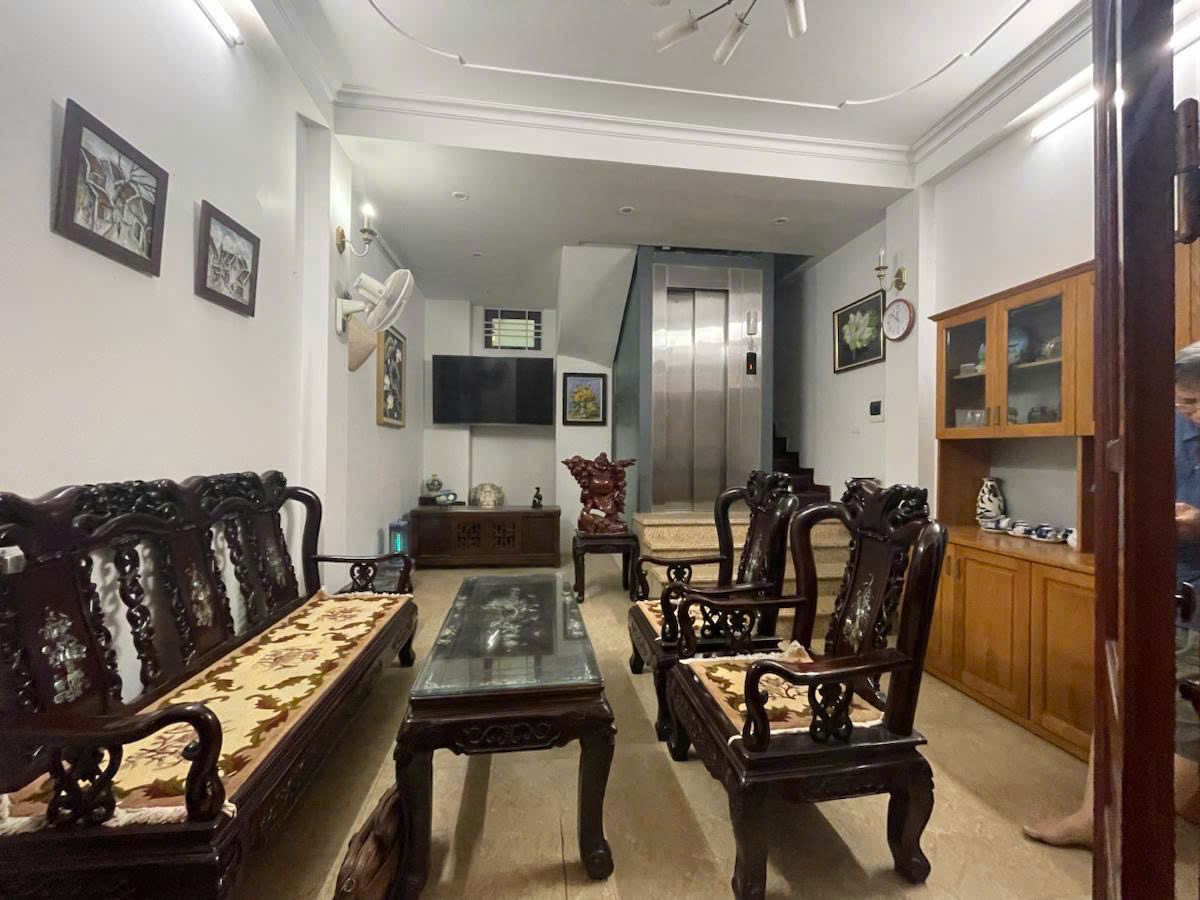 Nhà đẹp Phố Cầu Giấy Thang Máy Giá gần phố Diện tích 41m2 6 tầng MT 4.4m Giá 15.9 tỷ - Ảnh 3