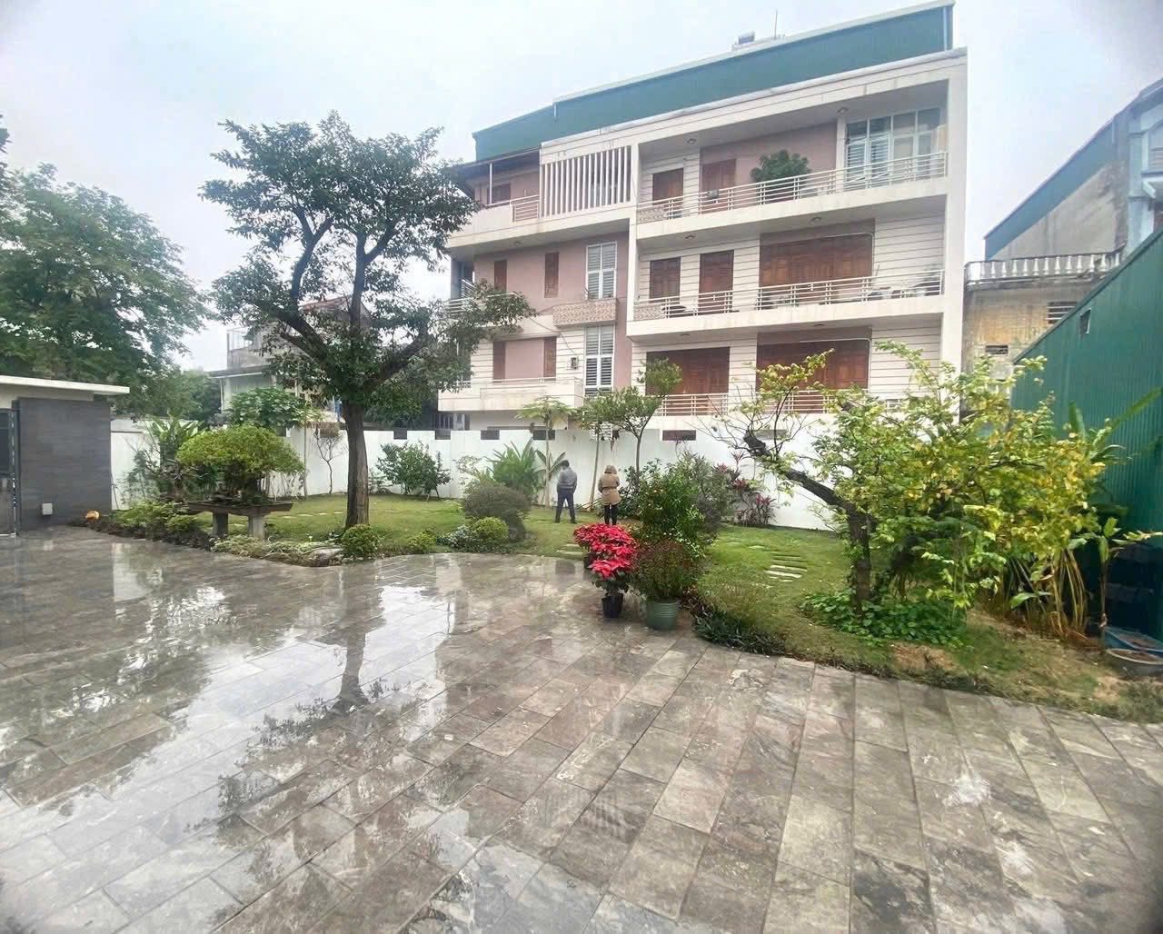 Bán căn biệt thự sân vườn mặt phố phường Quang Trung, TP HD, 693m2, 3 mặt thoáng, giá tốt - Ảnh chính