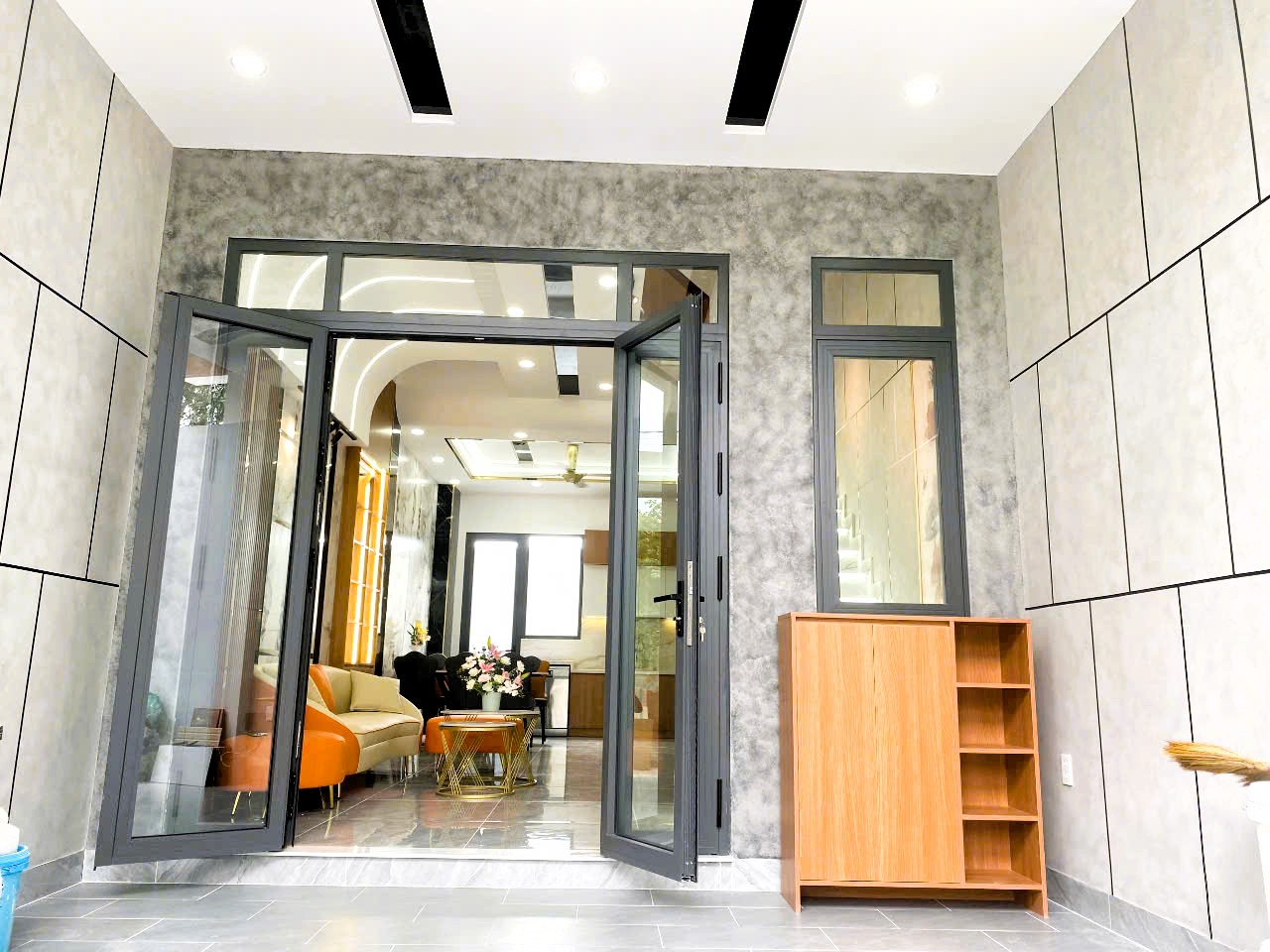 Bán nhà mới 4 tầng đường 24 Linh Đông, full nội thất cao cấp - Ảnh 1