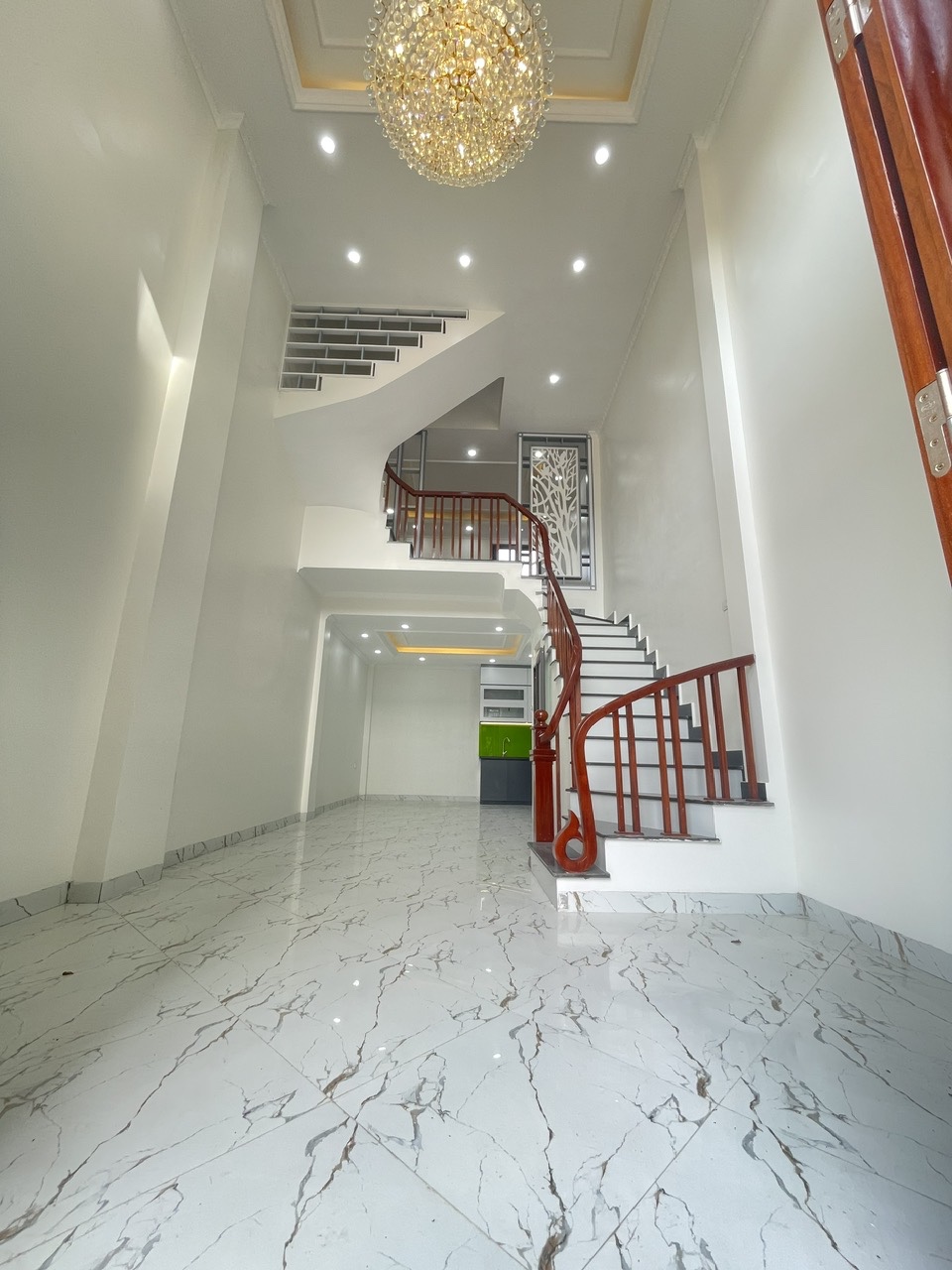 Bán nhà phố Vũ Lăng - ngũ hiệp, Thanh Trì, 42m*5 tầng , ô tô đỗ cổng - chỉ 6đ hơn. - Ảnh chính