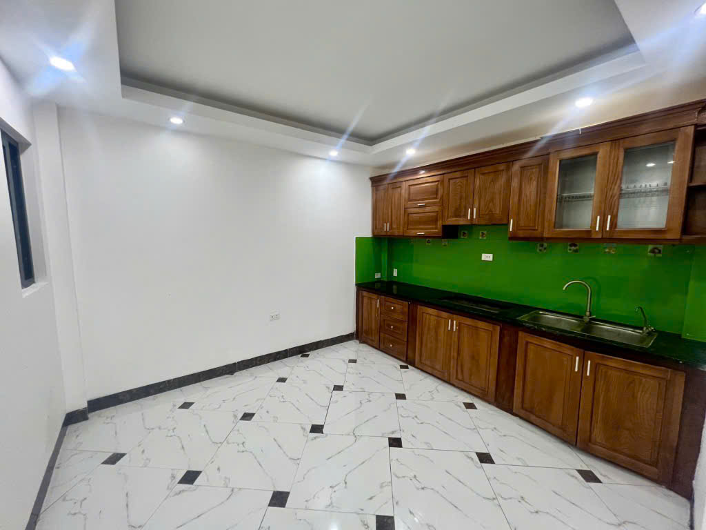 Bán nhà phố Vũ Lăng - ngũ hiệp, Thanh Trì, 42m*5 tầng , ô tô đỗ cổng - chỉ 6đ hơn. - Ảnh 2