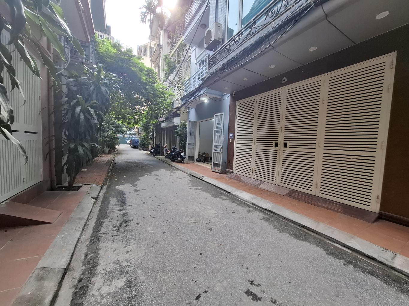 PHÂN LÔ Ô TÔ TRÁNH VÀO NHÀ - HAI THOÁNG TRƯỚC SAU - SỔ HOA HẬU. - Ảnh chính