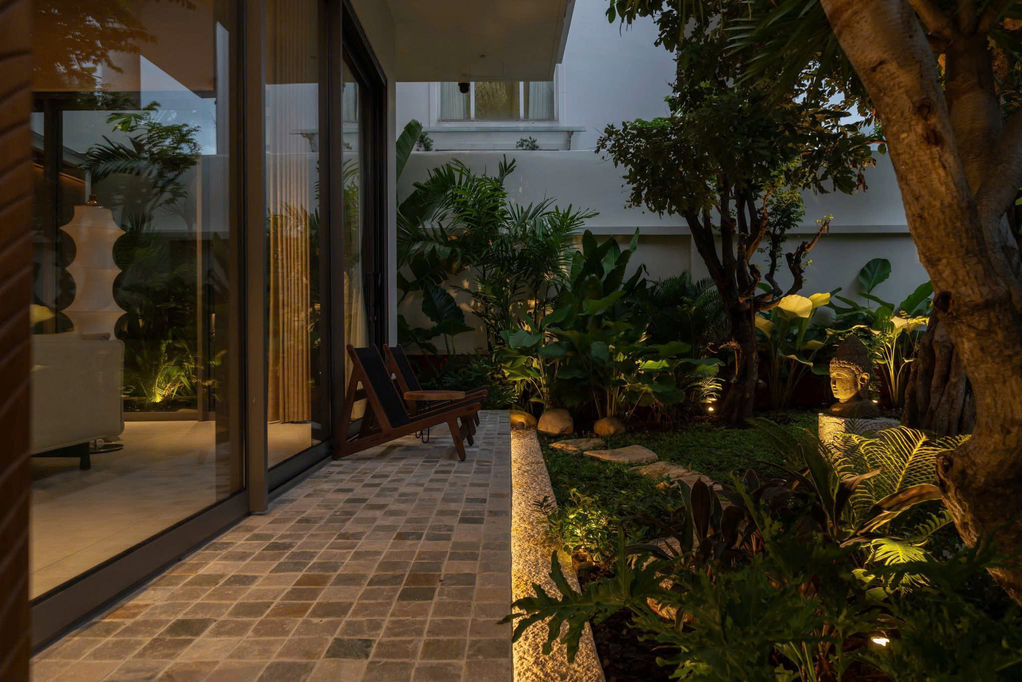 Biệt thự có hồ bơi (diện tích 12 x 20m), mặt tiền đường số khu Song Hành, Quận 2 - Ảnh chính
