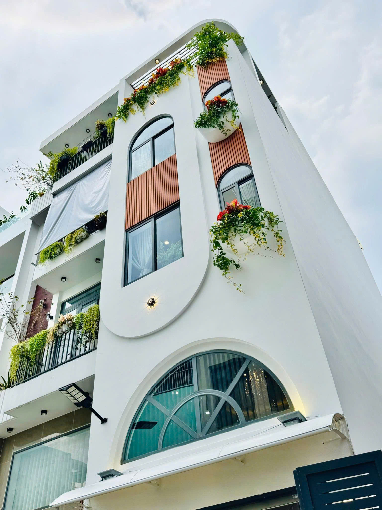 THAO THỨC VỚI SIÊU PHẨM ĐẸP NHỨC NÁCH ĐANG SĂN TÌM CHỦ NHÂN - Ảnh chính