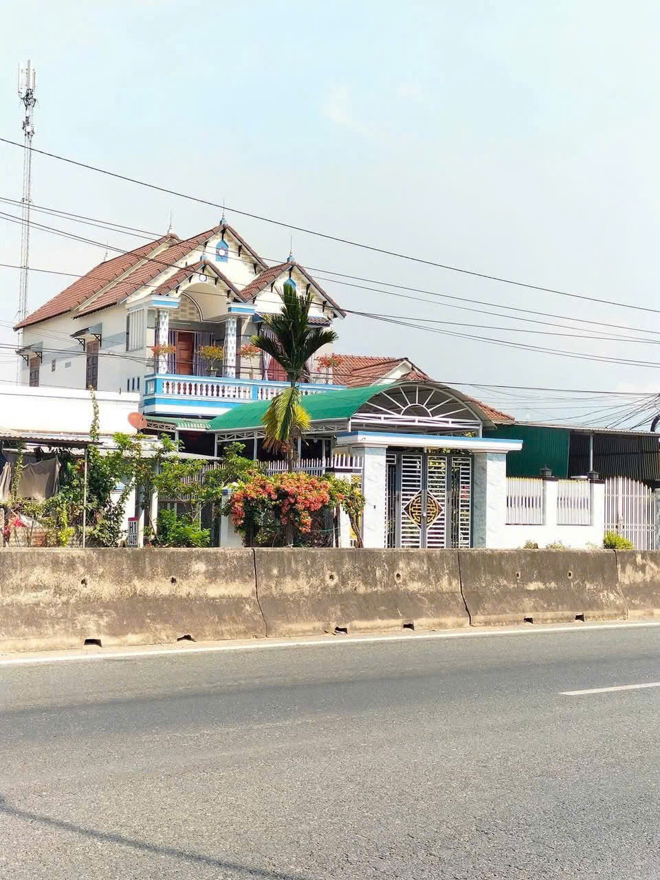 Chủ định cư nước ngoài cần bán nhanh căn nhà Tâm Huyết nhà 2 tầng kiêng cố mới đẹp <br>Mặt tiền Ql1A - Ảnh chính