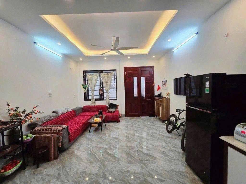 Cho thuê nhà đẹp - full đồ - ngõ 132 cửa ngõ 132 đường Cầu Giấy 35m x 5T giá 15 triệu - Ảnh chính
