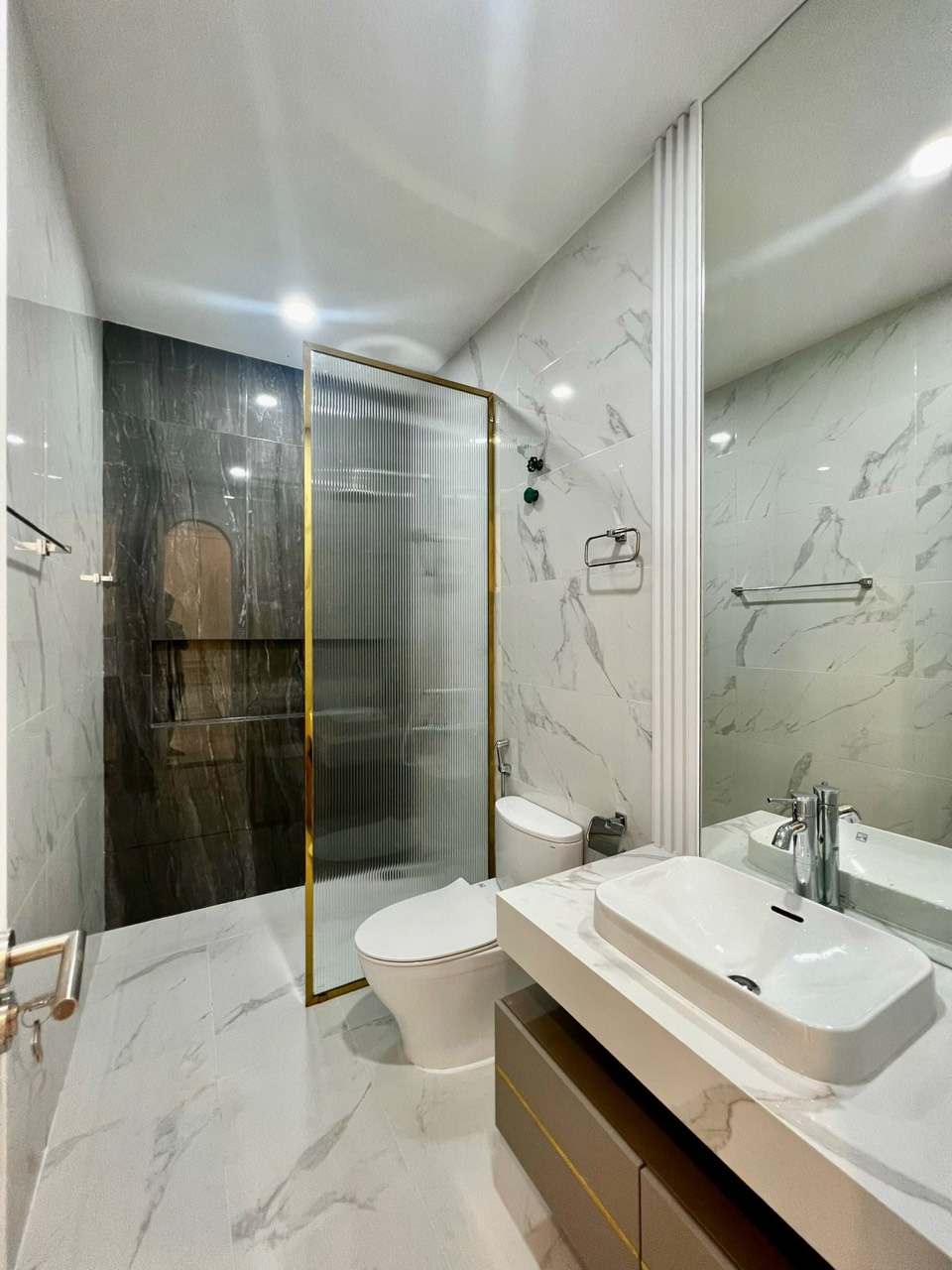 Bán nhà mặt tiền Nguyễn Văn Linh, đoạn gần đường Nguyễn Hoàng, tuyến phố Tài Chính - Ảnh 3
