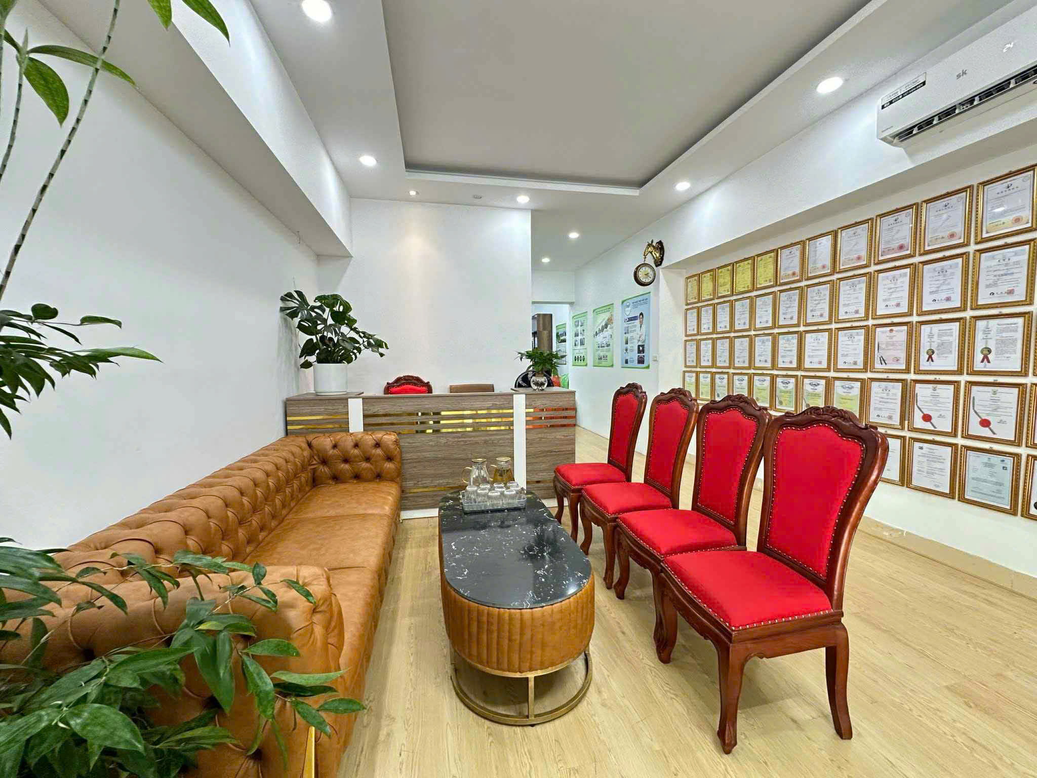 CẦN SANG NHƯỢNG HOẶC CHO THUÊ MẶT BẰNG 5 TẦNG   – PHỐ NGUYỄN VĂN HUYÊN – FULL SETUP, VÀO LÀ LÀM NGAY - Ảnh chính