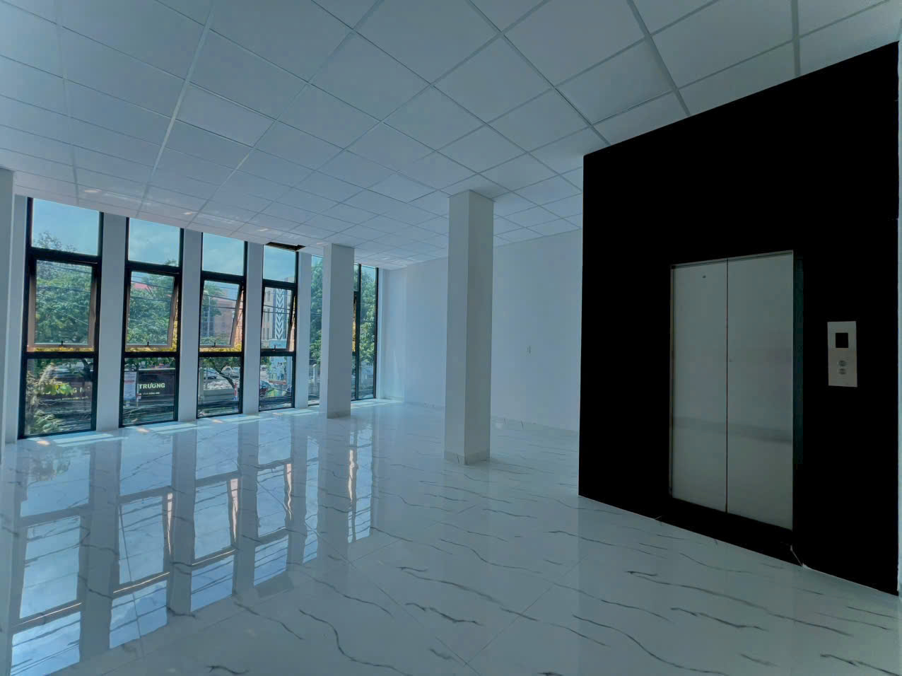 Bán nhà Mặt Tiền Đồng Khởi mới hoàn thiện, diện tích 400m2, vị trí siêu đẹp, giá 30 tỷ - Ảnh 3