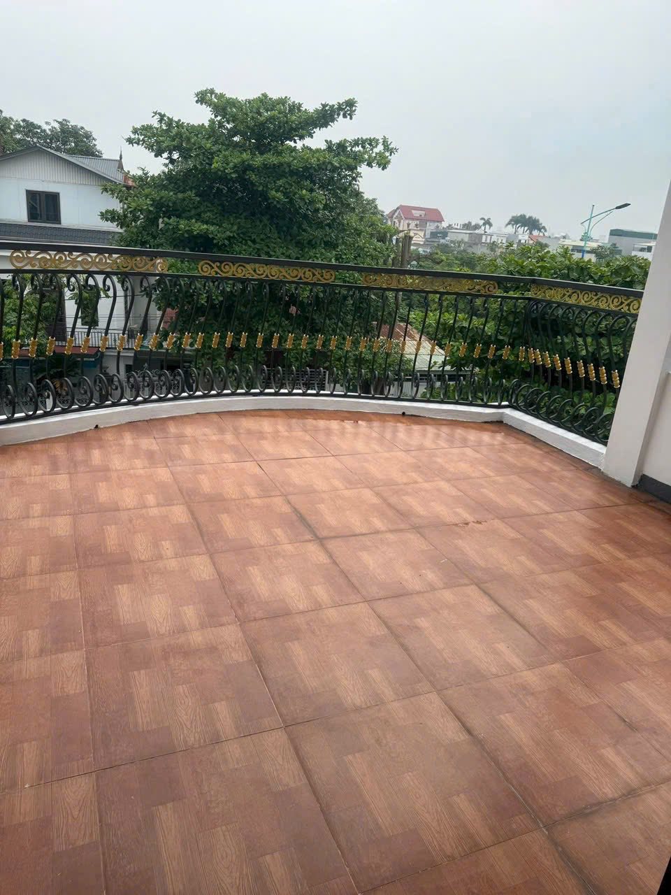 Bán căn nhà 3 tầng mặt đại lộ Trần Hưng Đạo, ph Ngọc Châu, TP HD, 63.5m2, 3 ngủ, KD tốt - Ảnh 2