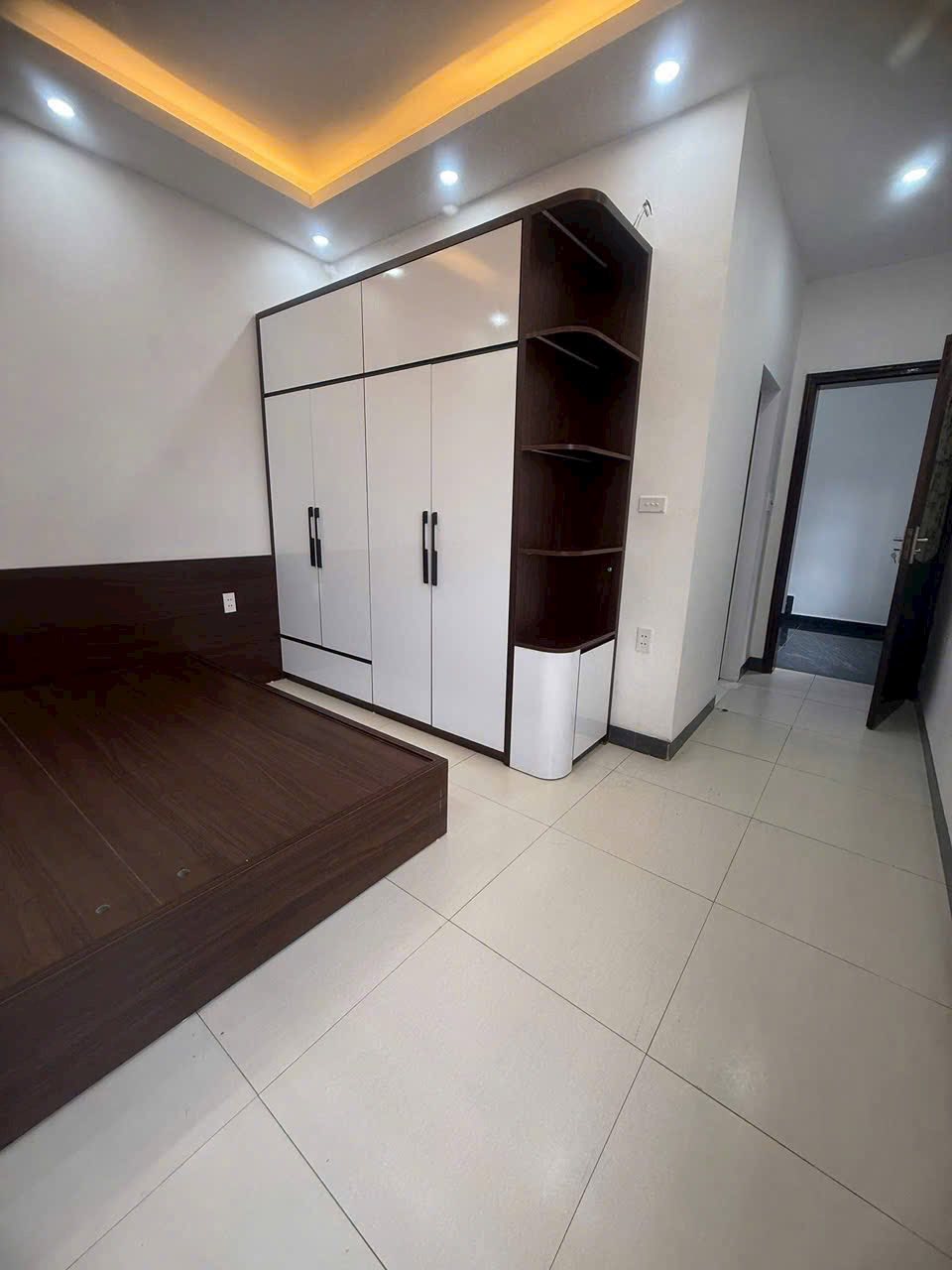 Bán căn nhà 3 tầng mặt đại lộ Trần Hưng Đạo, ph Ngọc Châu, TP HD, 63.5m2, 3 ngủ, KD tốt - Ảnh 3