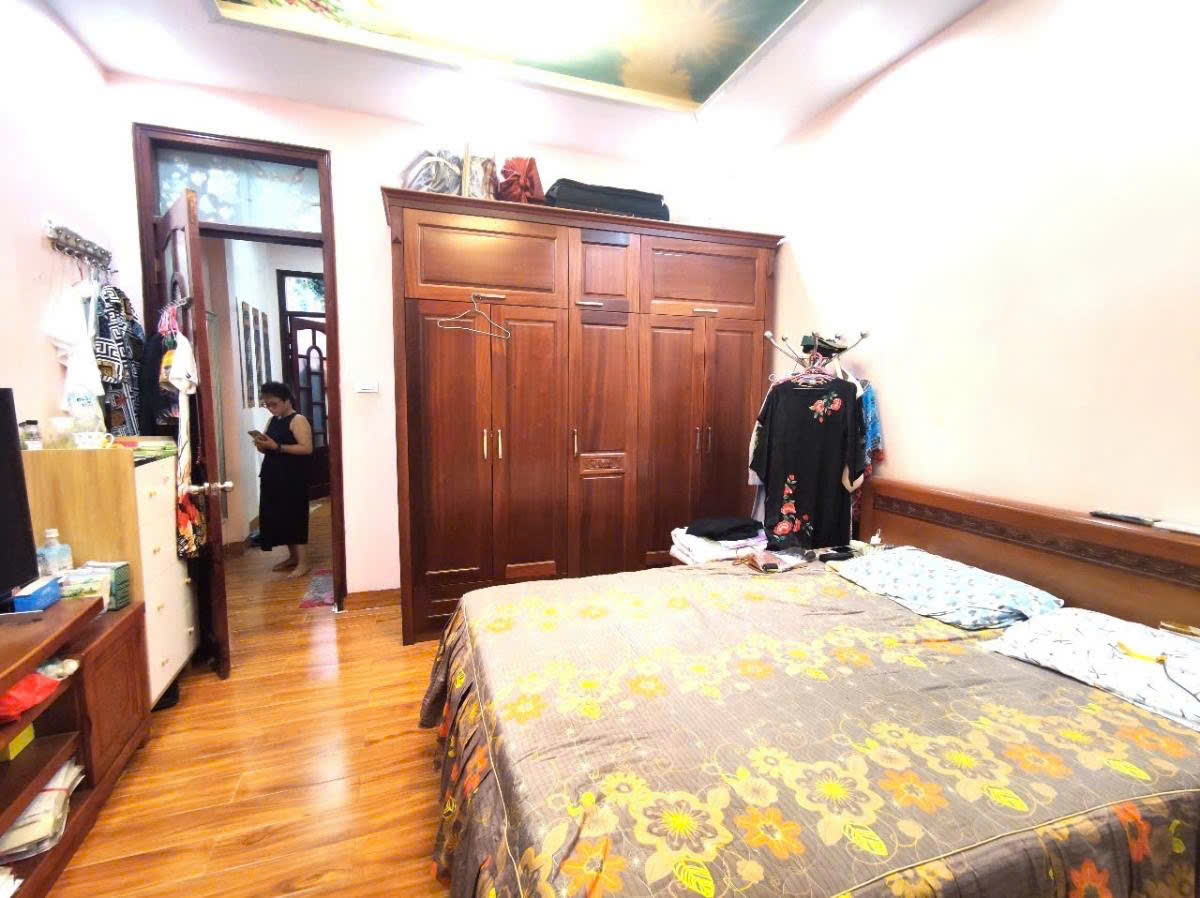 ĐỘI CẤN - NGÕ THÔNG RỘNG - NHÀ ĐẸP Diện Tích 46m2 5 tầng mặt tiền 3.9m Giá 13.9 tỷ - Ảnh chính