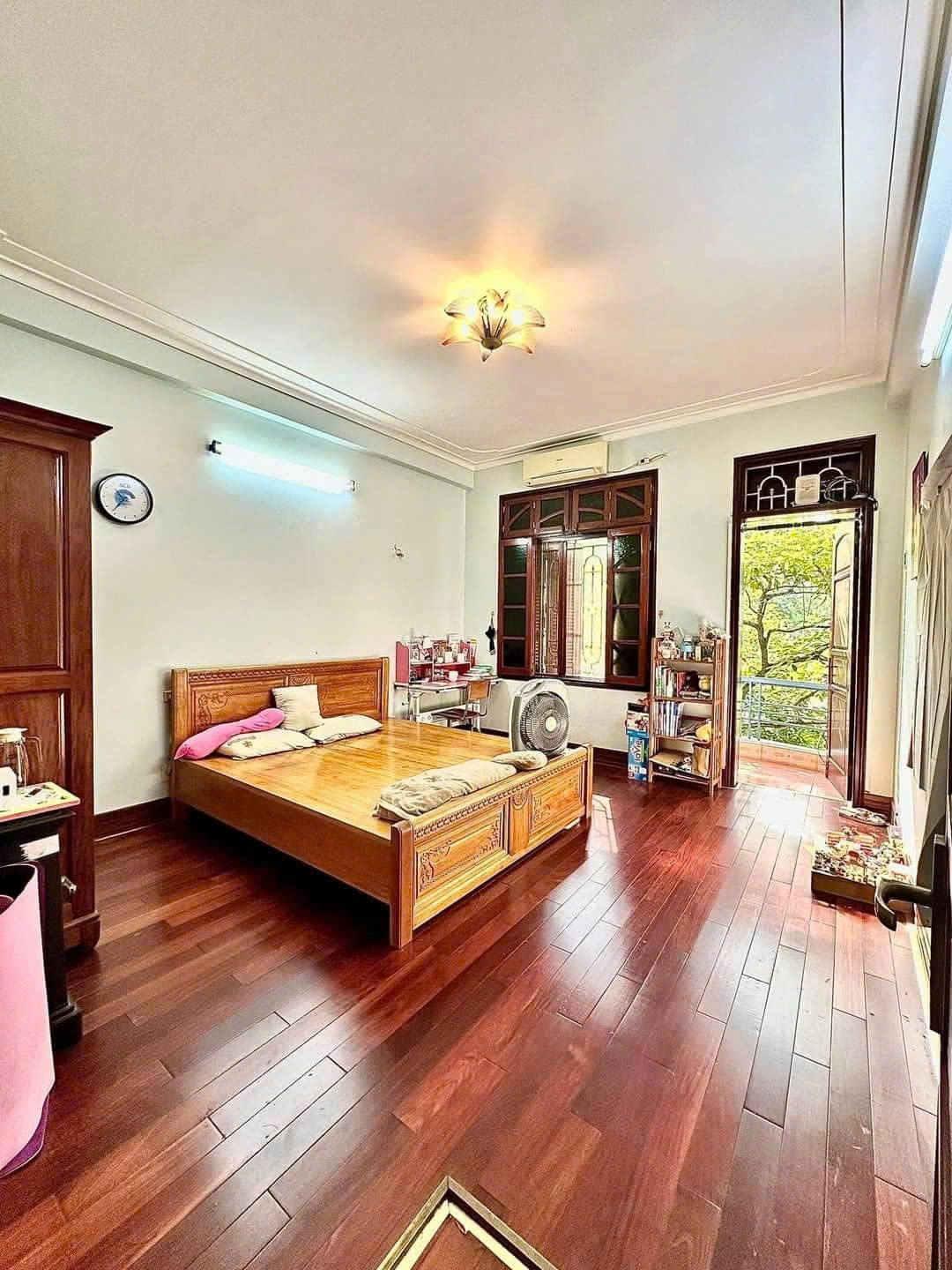 BÁN NHÀ NGUYÊN HỒNG, ĐỐNG ĐA - 70M² - MT 5.6M - VỈA HÈ Ô TÔ TRÁNH - KINH DOANH - 28.5 TỶ - Ảnh chính