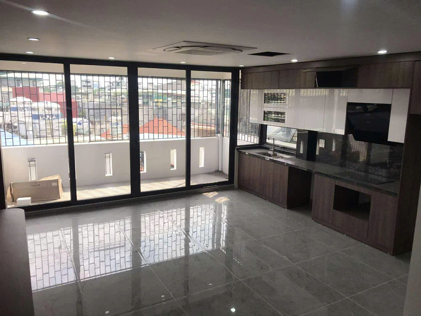 NHÀ MỚI BỒ ĐỀ 67M, 6T, MT5M, LÔ GÓC, GARA, THANG MÁY, FULL NỘI THẤT, TIỆN ÍCH NGẬP TRÀN. - Ảnh 2