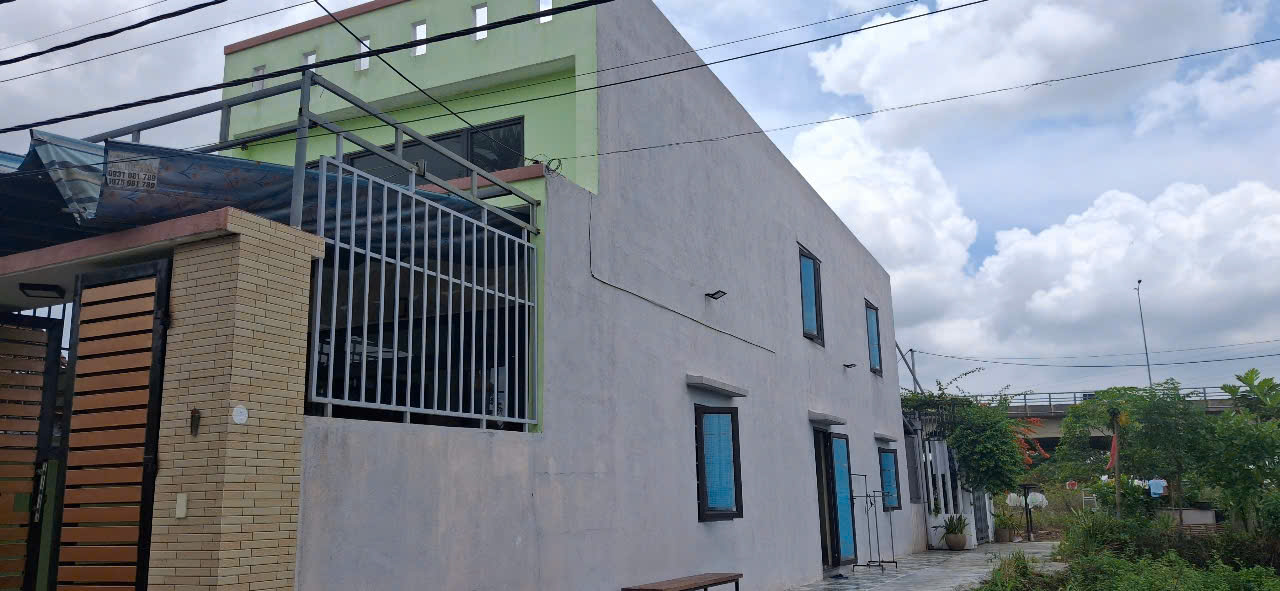 2.4 TỶ – NHÀ 2 TẦNG KIÊN CỐ 105M2 ĐẤT – LÔ GÓC 2 MẶT KIỆT HÒA QUÝ – Ô TÔ ĐỖ CỬA - Ảnh 1