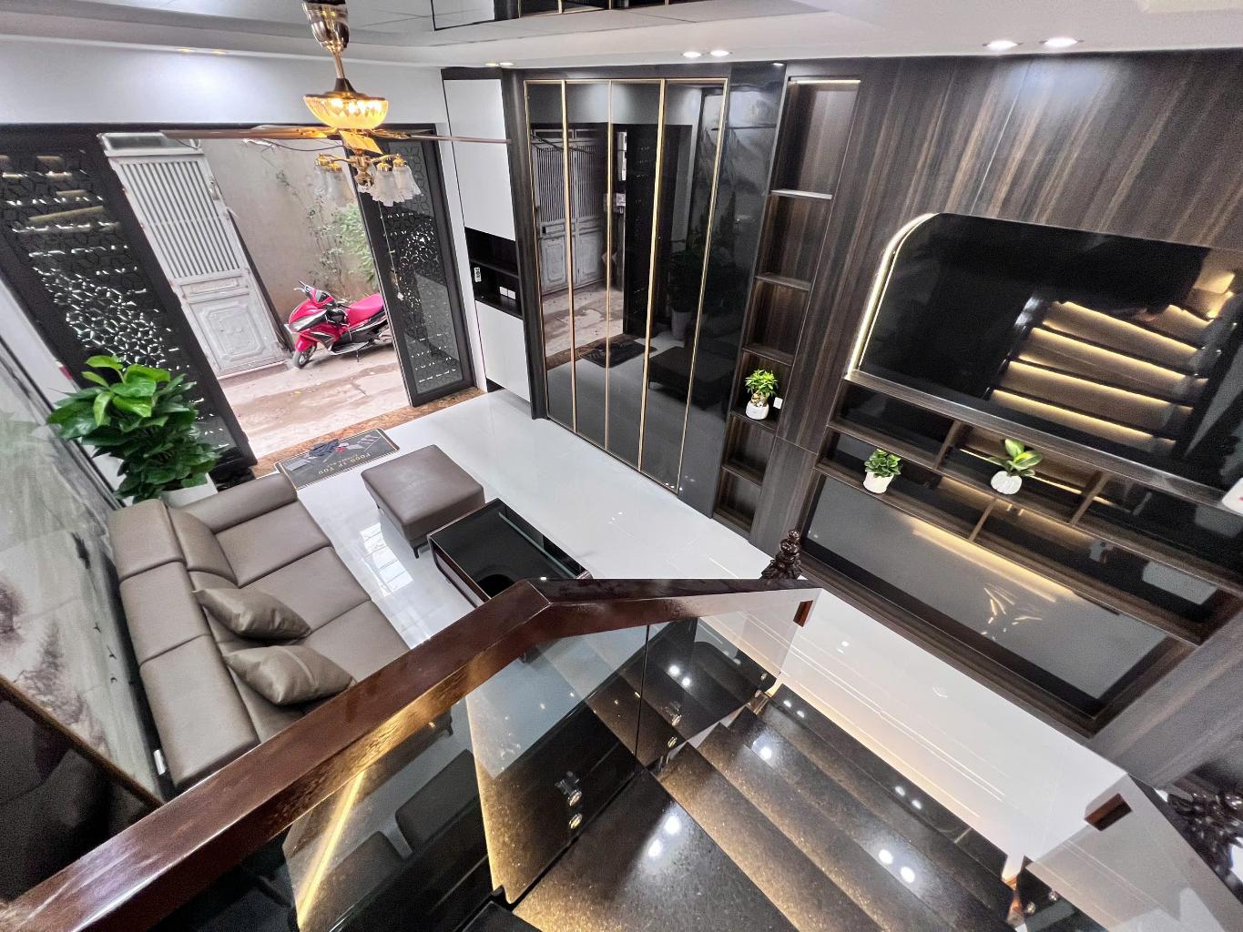 Lê Trọng Tấn 44m,  Nhà nằm đúng thế “ngọc đới long sa” – vượng khí ngập lối, tài lộc không ngừng - Ảnh 1