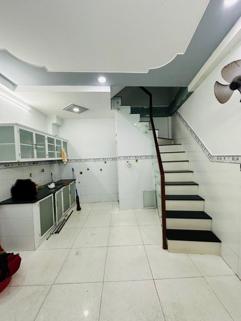 NHÀ MỚI ĐẸP NGAY CHỢ PHẠM VĂN HAI, GẦN 20M2 NGANG HƠN 4M, 3 TẦNG BTCT 2PN 3WC , NỞ HẬU, HOÀN CÔNG - Ảnh 1