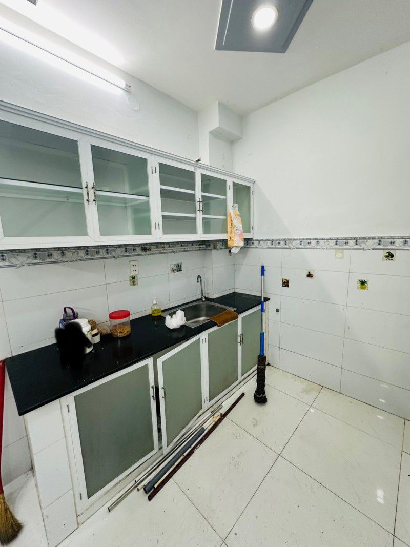 NHÀ MỚI ĐẸP NGAY CHỢ PHẠM VĂN HAI, GẦN 20M2 NGANG HƠN 4M, 3 TẦNG BTCT 2PN 3WC , NỞ HẬU, HOÀN CÔNG - Ảnh 2