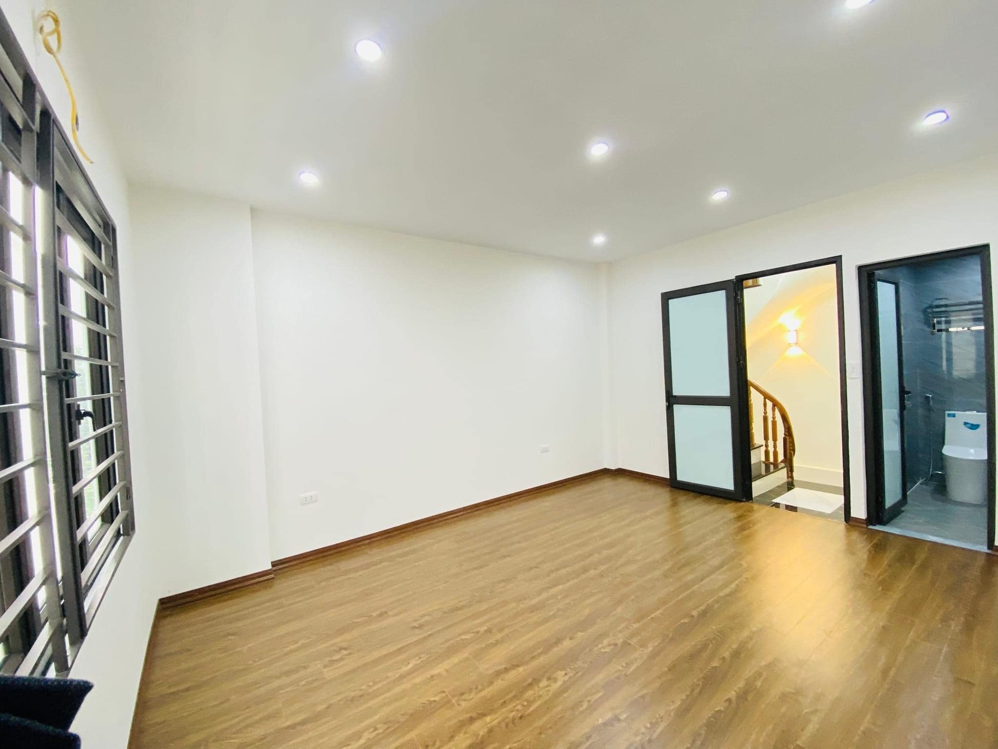 Bán nhà Quận Hoàng Mai, Gần Hồ Đền Lừ, Ngõ Rộng, Vài Bước Ra Phố, DT 30m2 Giá 5 tỷ 8 - Ảnh 2
